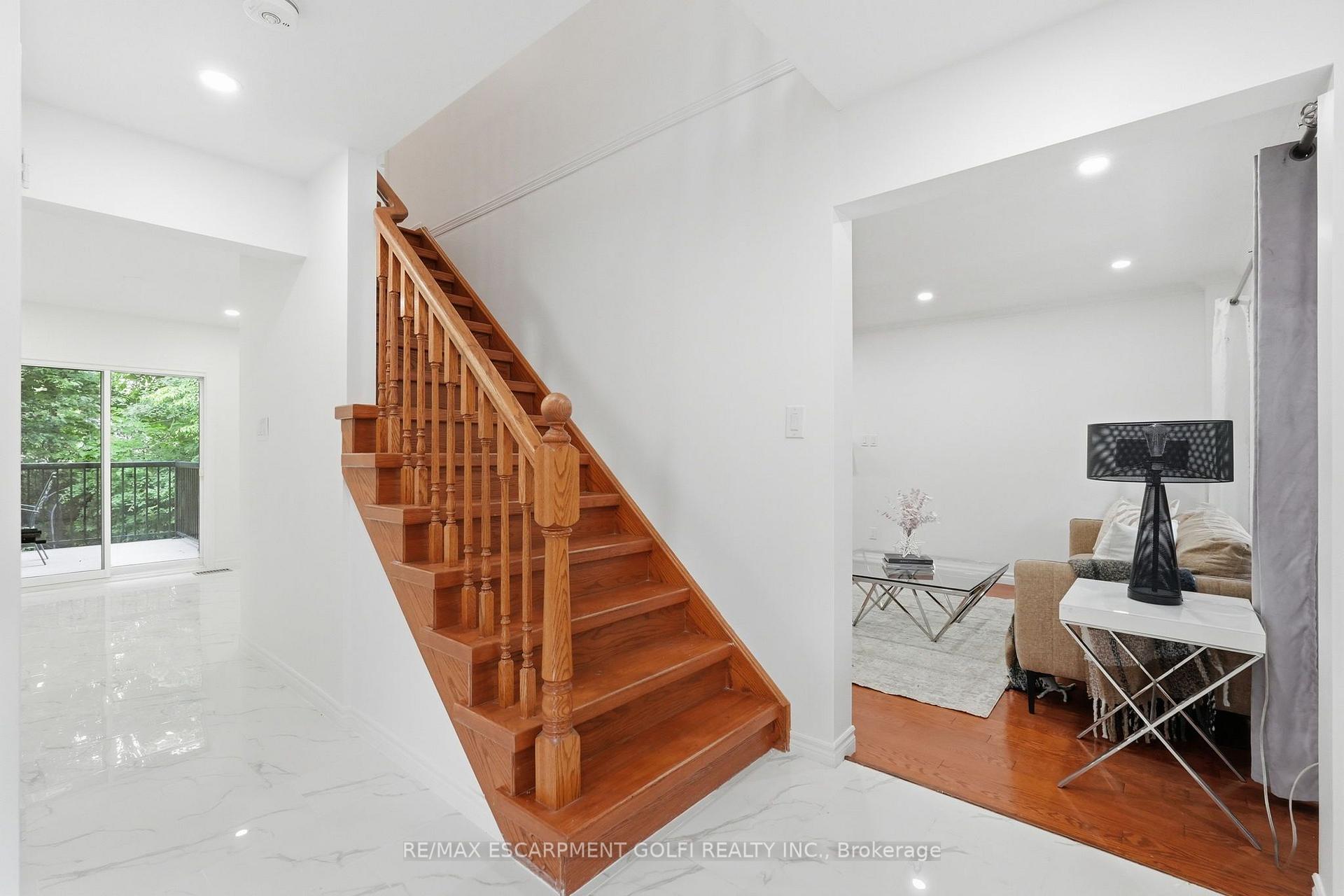 Photo 9 of 292 Thorncrest Drive, Waterloo, Lakeshore Village — HOMEH