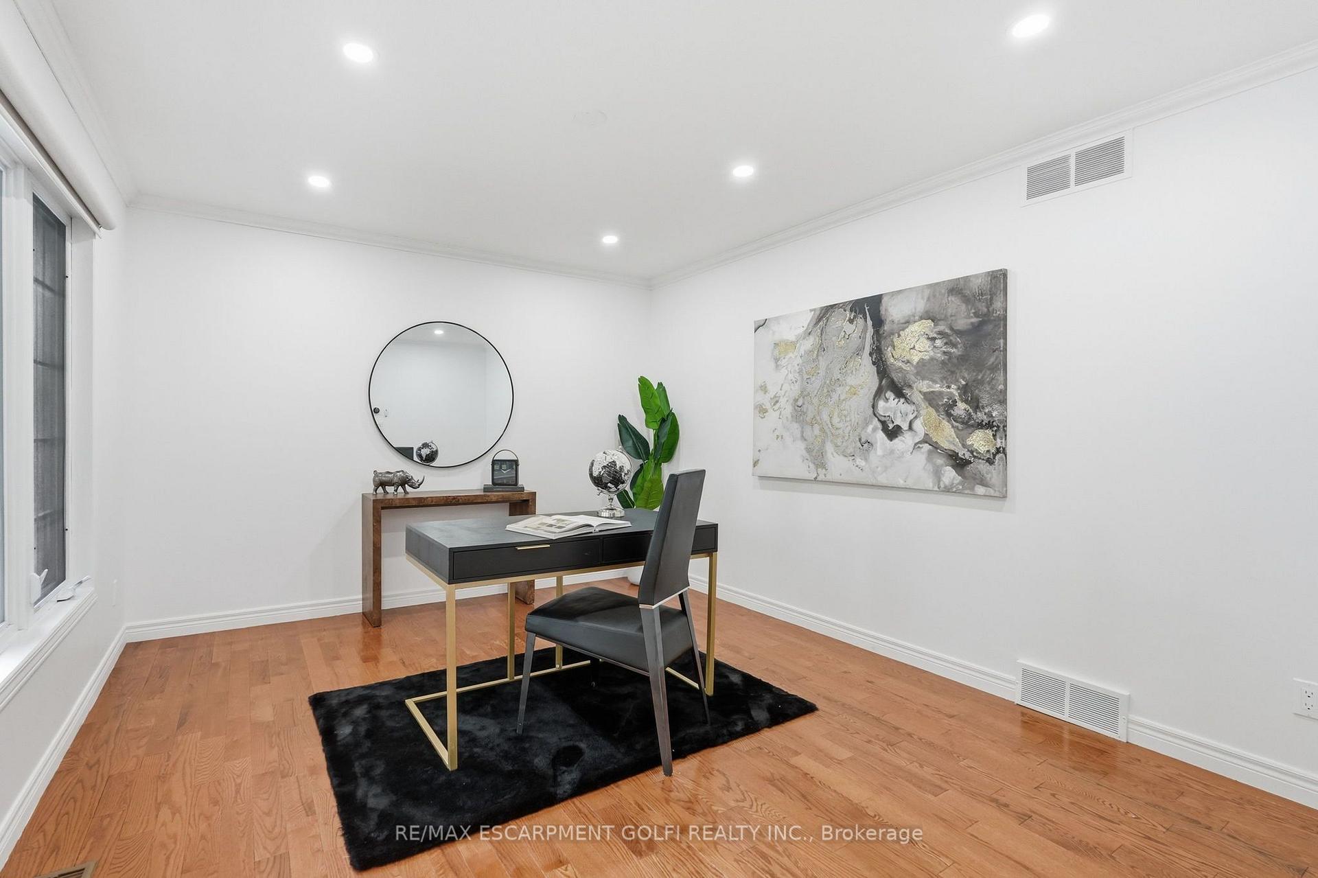 Photo 10 of 292 Thorncrest Drive, Waterloo, Lakeshore Village — HOMEH
