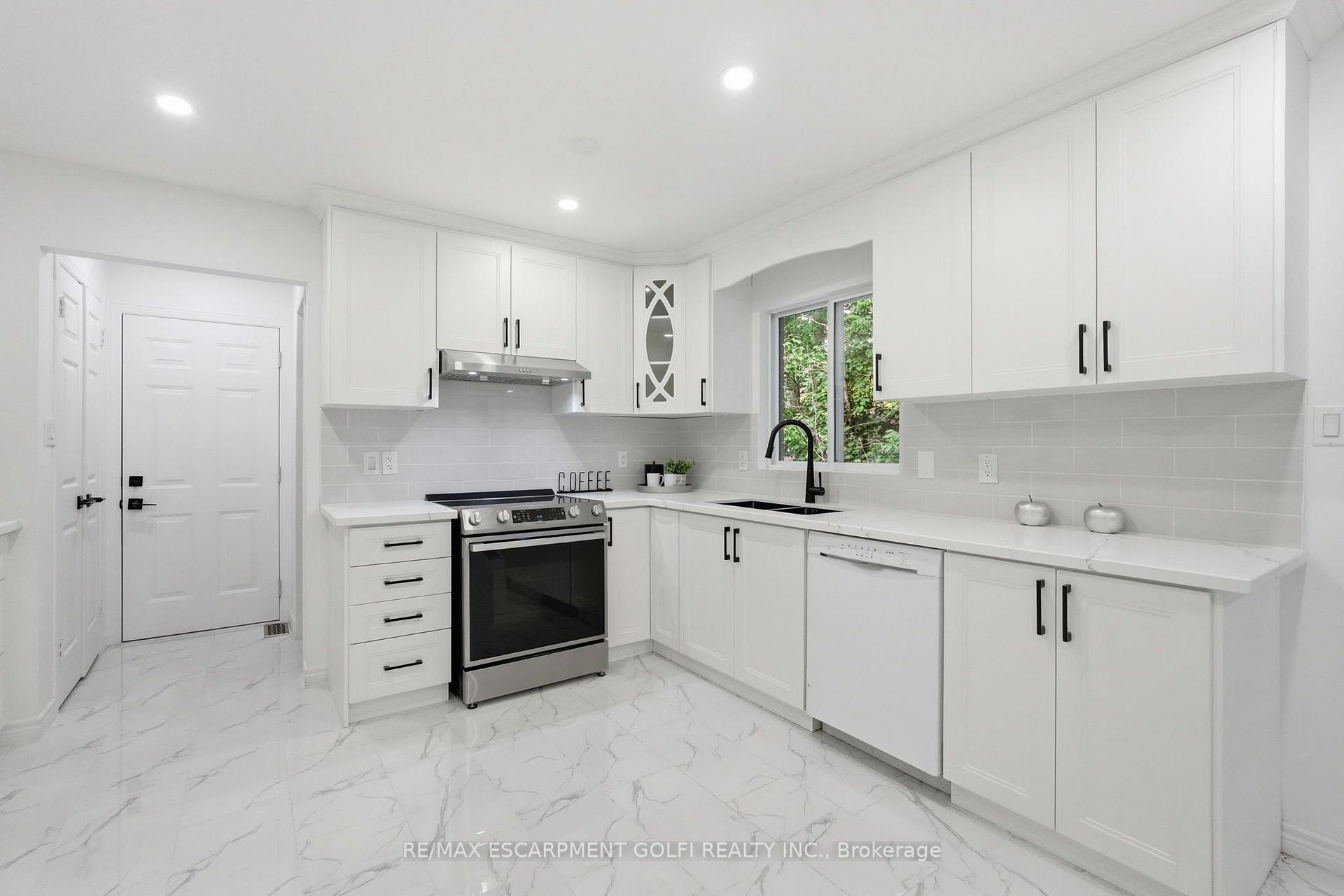 Photo 17 of 292 Thorncrest Drive, Waterloo, Lakeshore Village — HOMEH