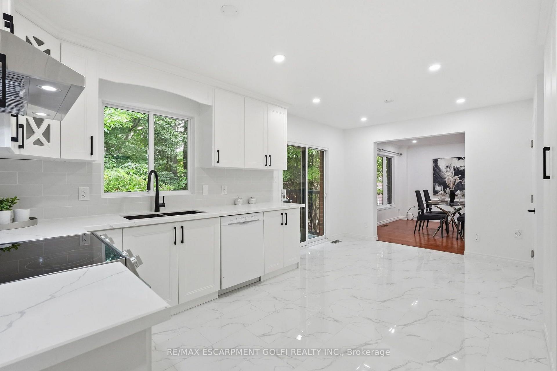 Photo 18 of 292 Thorncrest Drive, Waterloo, Lakeshore Village — HOMEH