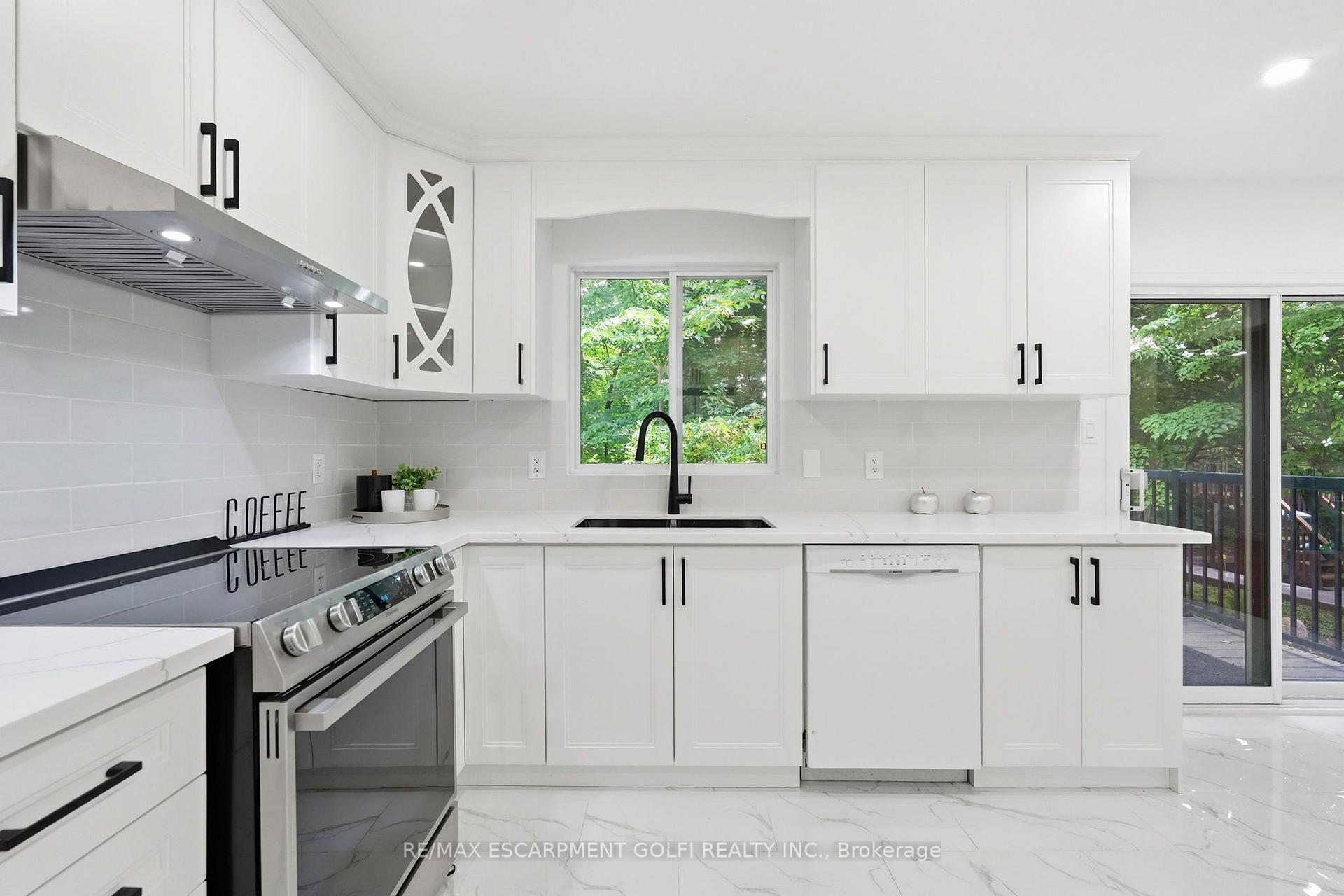 Photo 19 of 292 Thorncrest Drive, Waterloo, Lakeshore Village — HOMEH