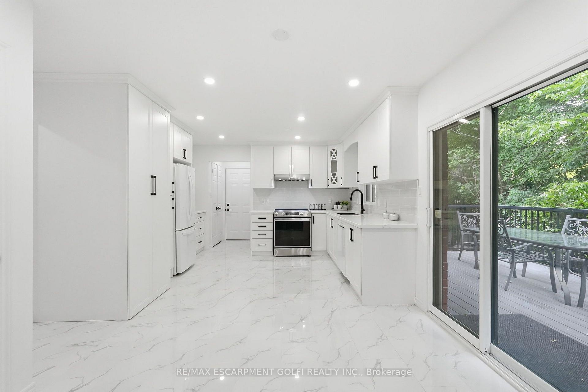 Photo 21 of 292 Thorncrest Drive, Waterloo, Lakeshore Village — HOMEH