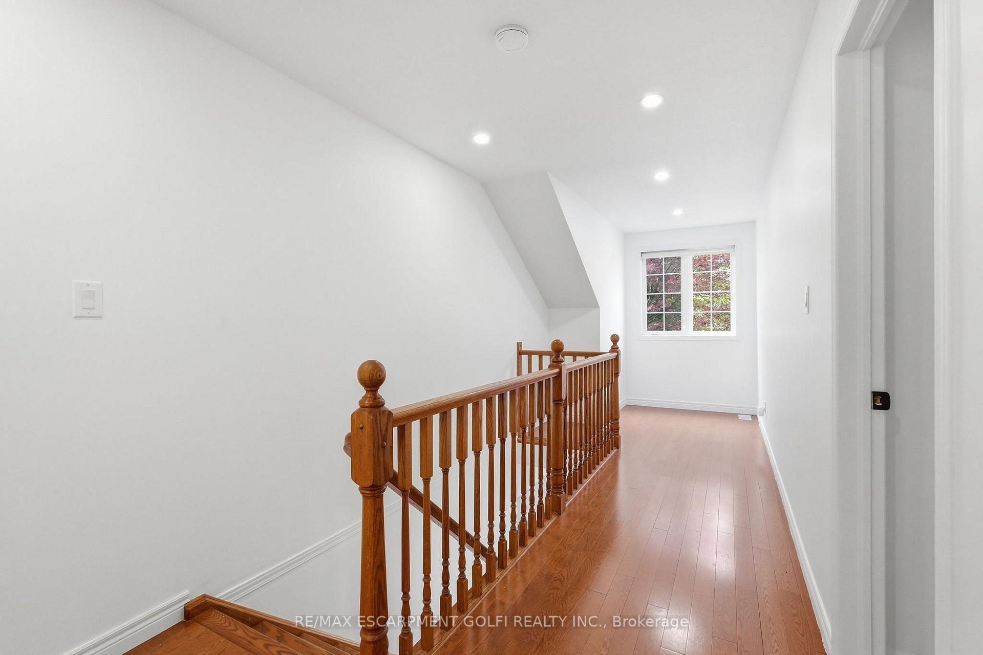 Photo 24 of 292 Thorncrest Drive, Waterloo, Lakeshore Village — HOMEH