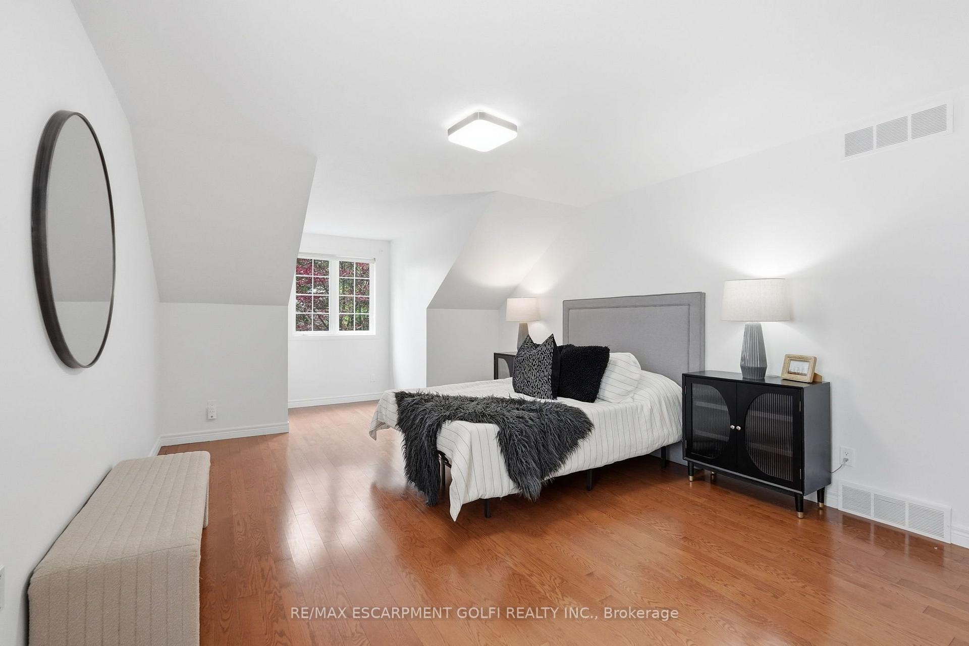 Photo 26 of 292 Thorncrest Drive, Waterloo, Lakeshore Village — HOMEH