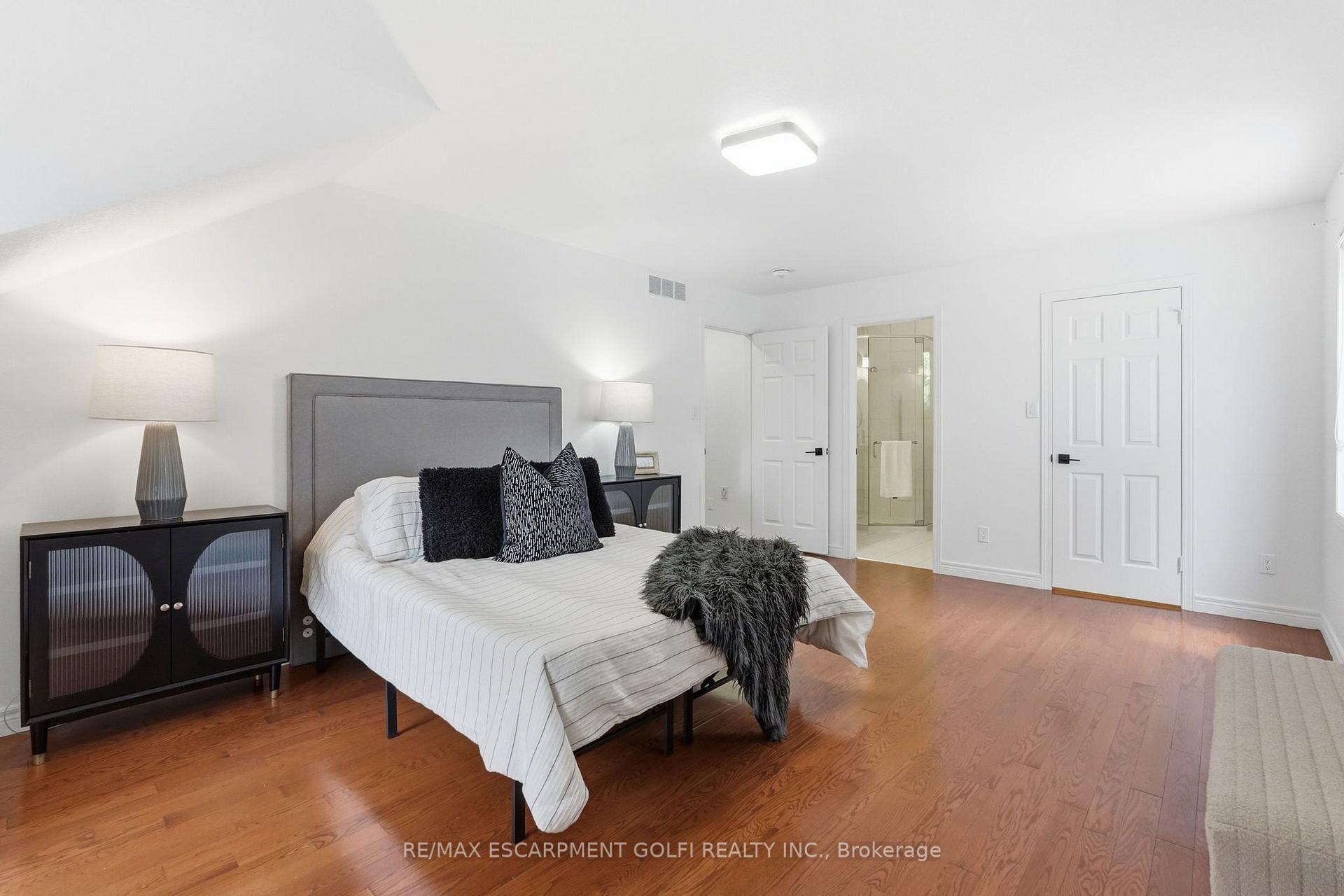 Photo 27 of 292 Thorncrest Drive, Waterloo, Lakeshore Village — HOMEH