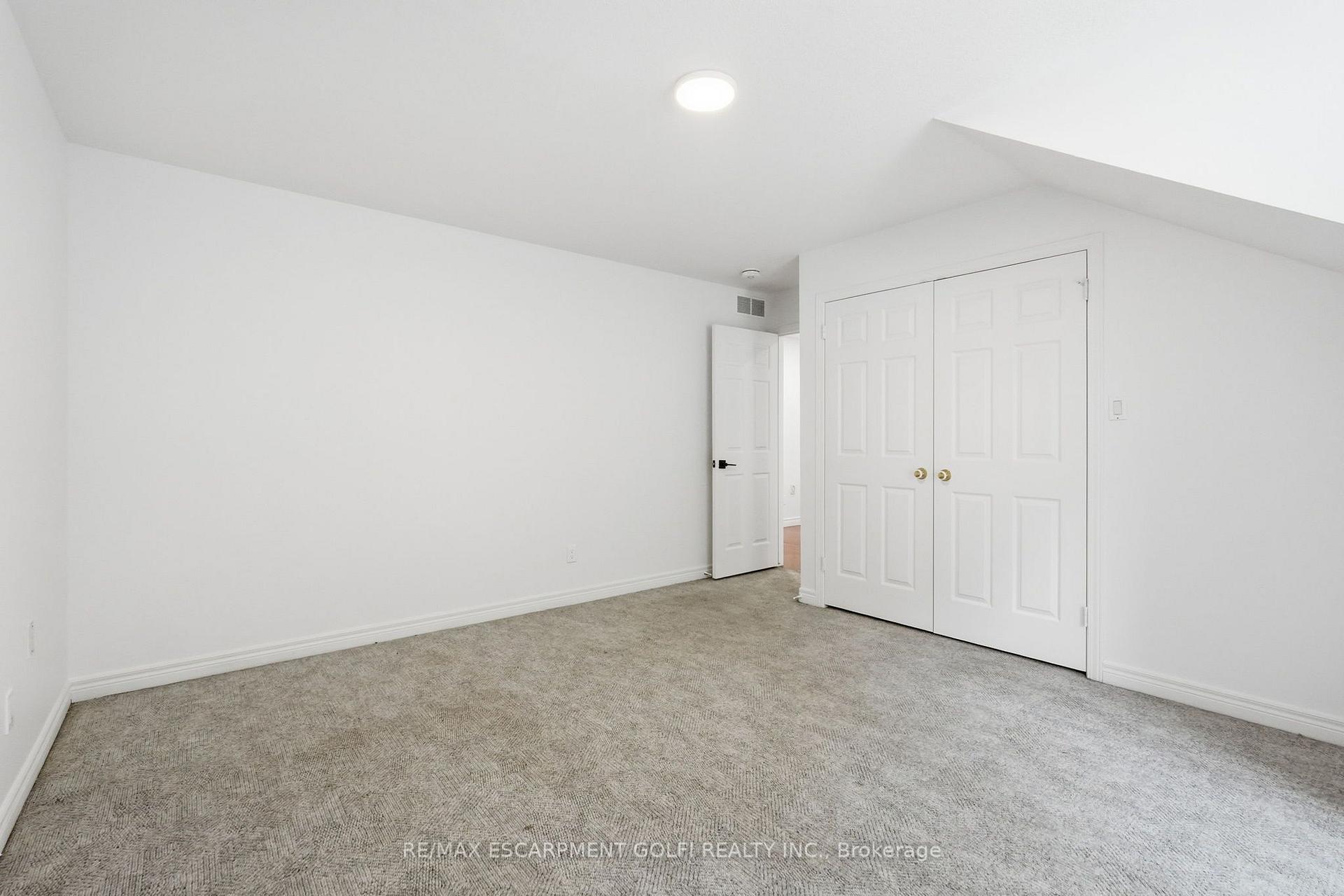 Photo 30 of 292 Thorncrest Drive, Waterloo, Lakeshore Village — HOMEH