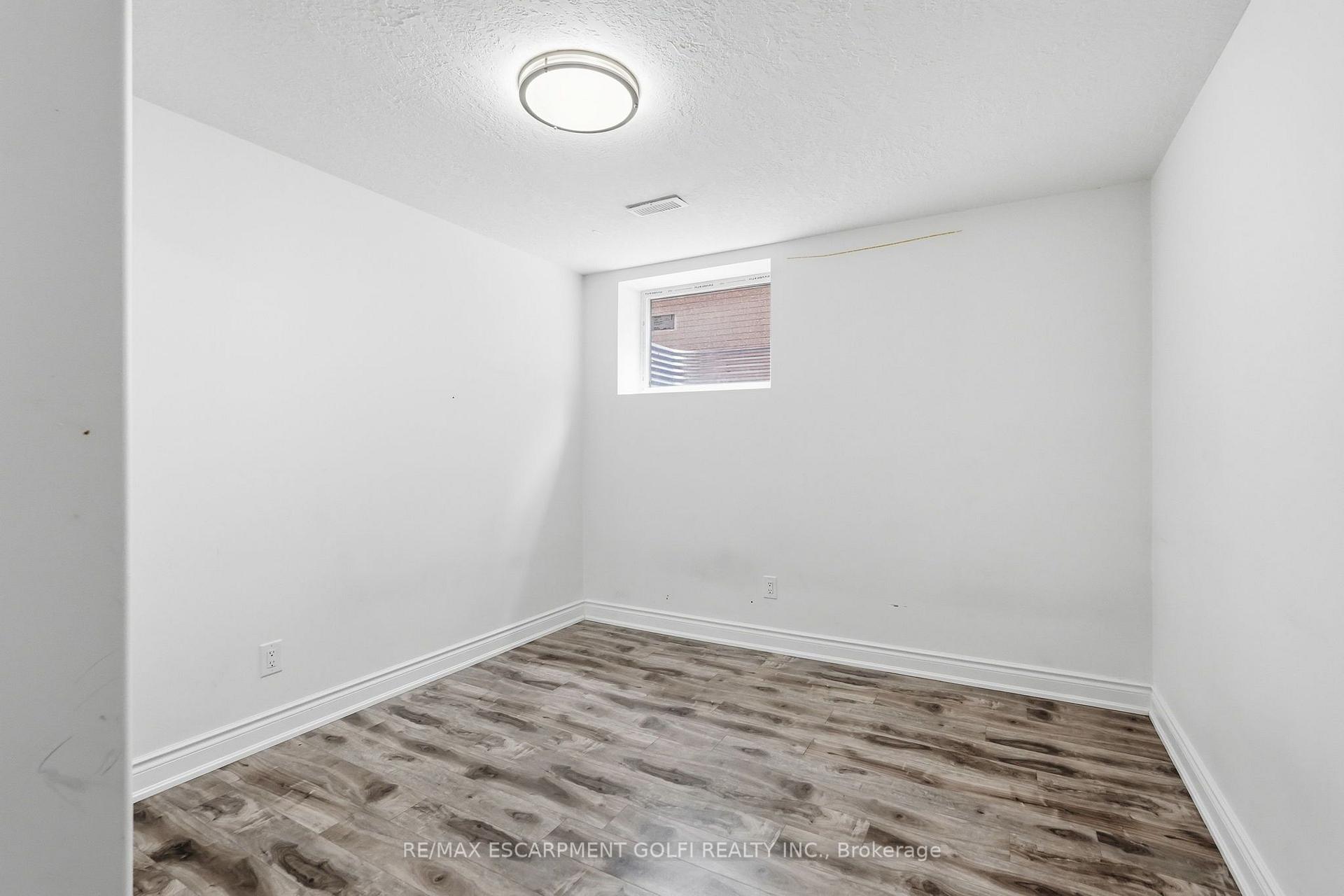 Photo 42 of 292 Thorncrest Drive, Waterloo, Lakeshore Village — HOMEH