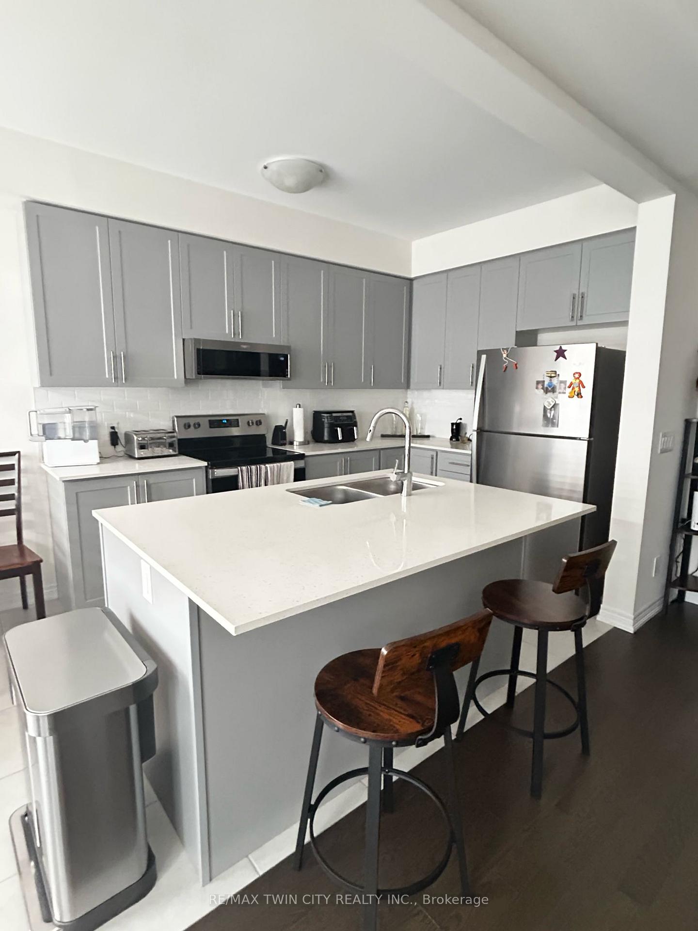 Photo 3 of 123 Broadacre Drive, Kitchener, Huron Park — HOMEH
