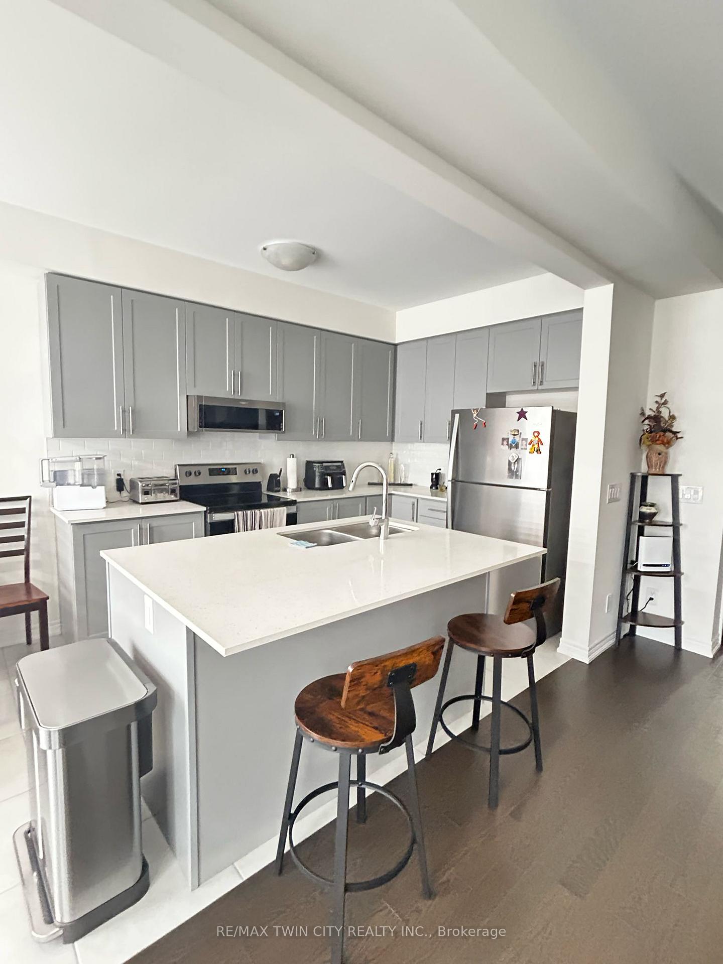 Photo 4 of 123 Broadacre Drive, Kitchener, Huron Park — HOMEH