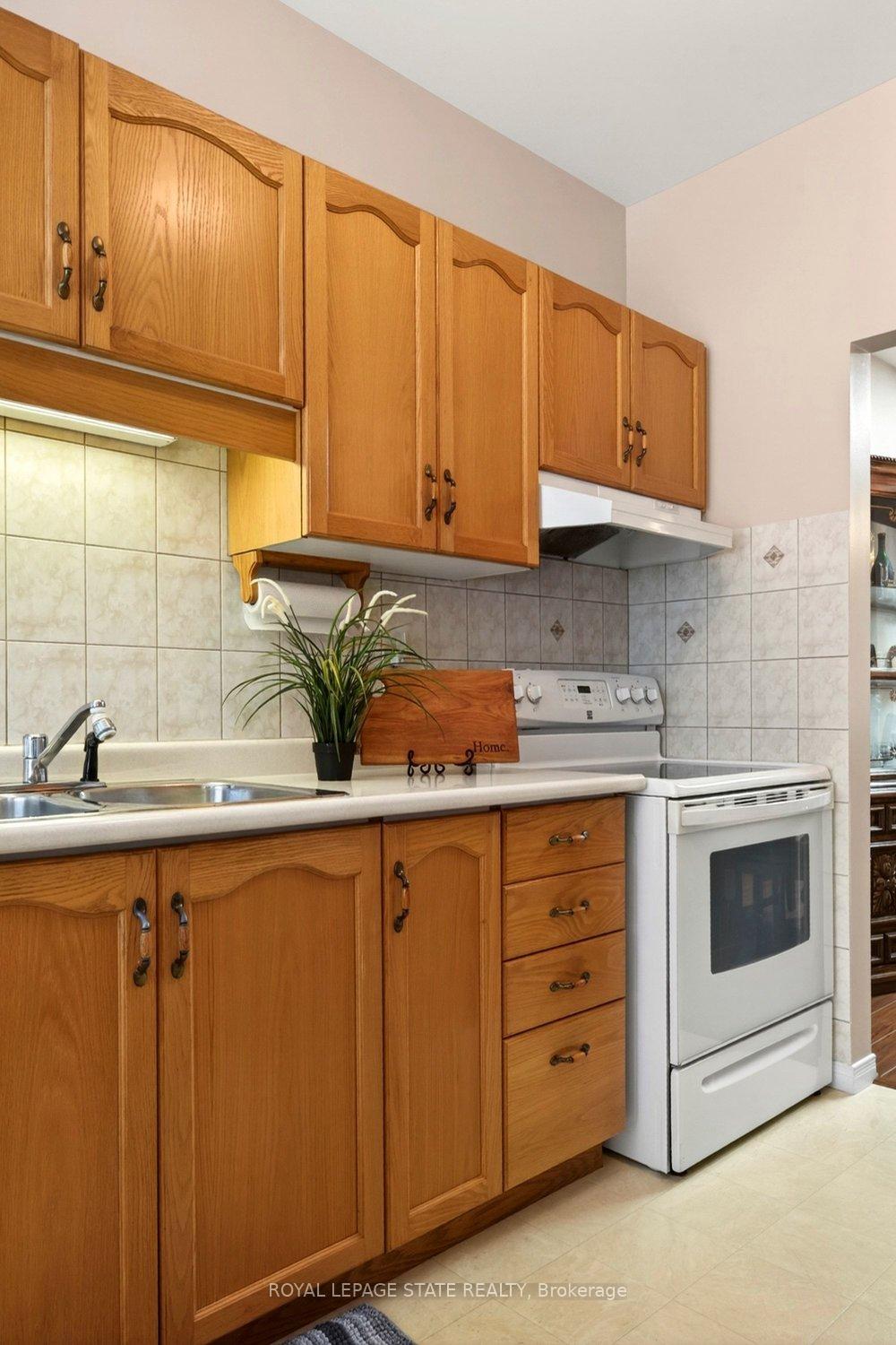 Photo 8 of Unit 11, 20 Kitty Murray Lane, Hamilton, Meadowlands — HOMEH