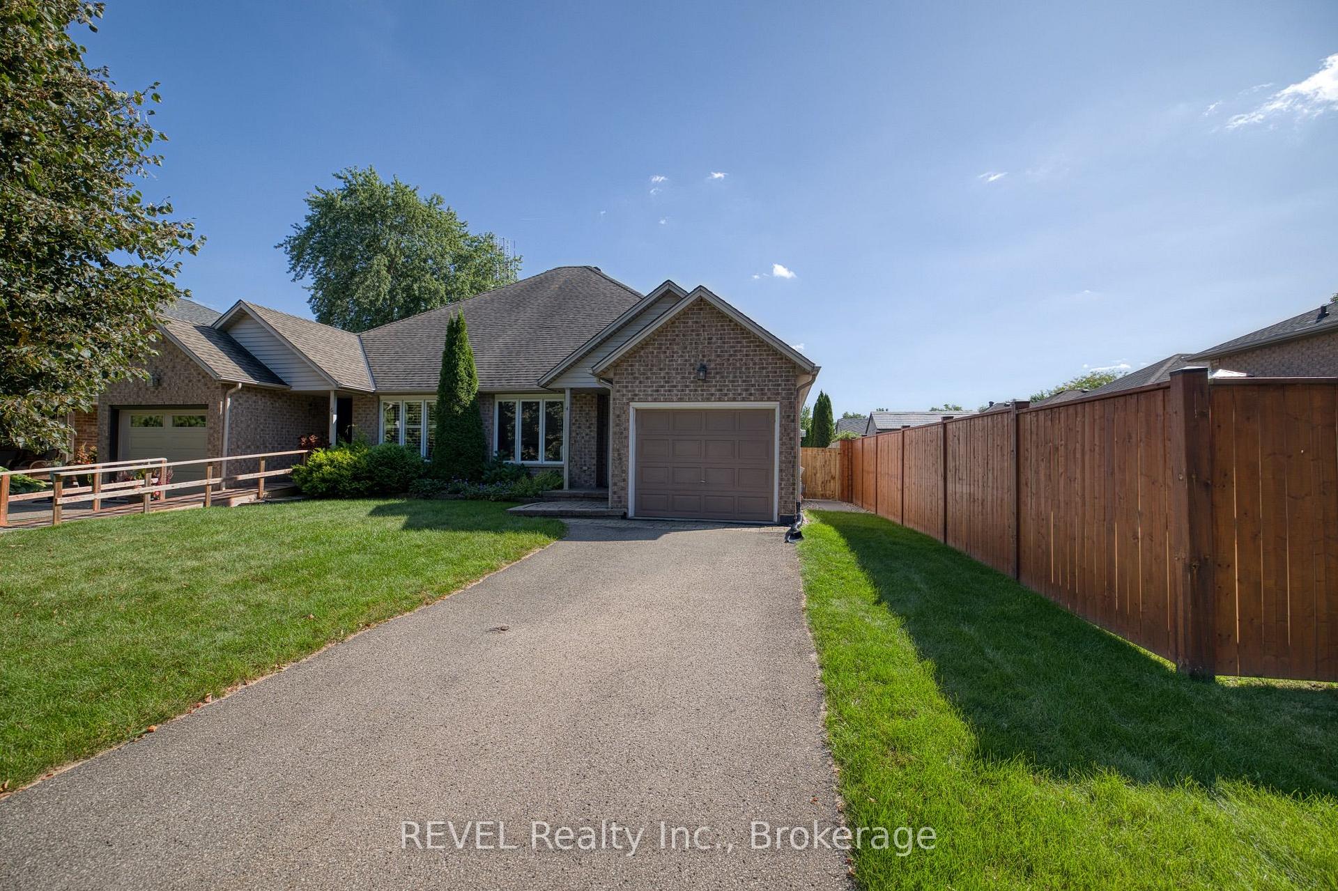 Photo 3 of 4 Saddler Street, Pelham, Fonthill — HOMEH