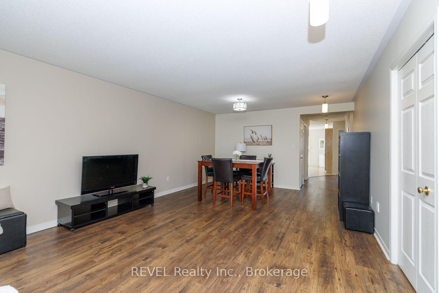 Photo 5 of 4 Saddler Street, Pelham, Fonthill — HOMEH
