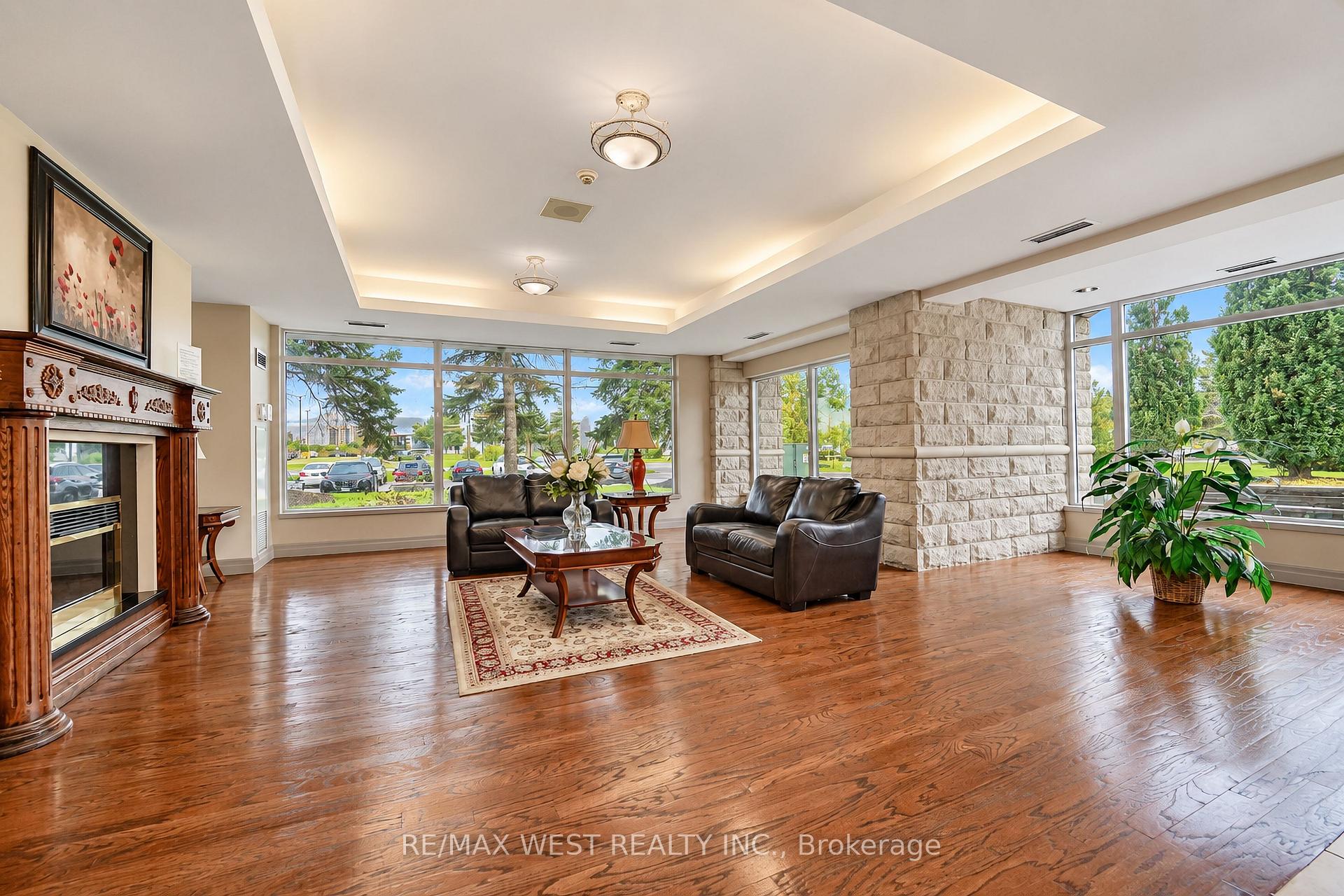 Photo 2 of Unit 322, 2502 Rutherford Road, Vaughan, Maple — HOMEH