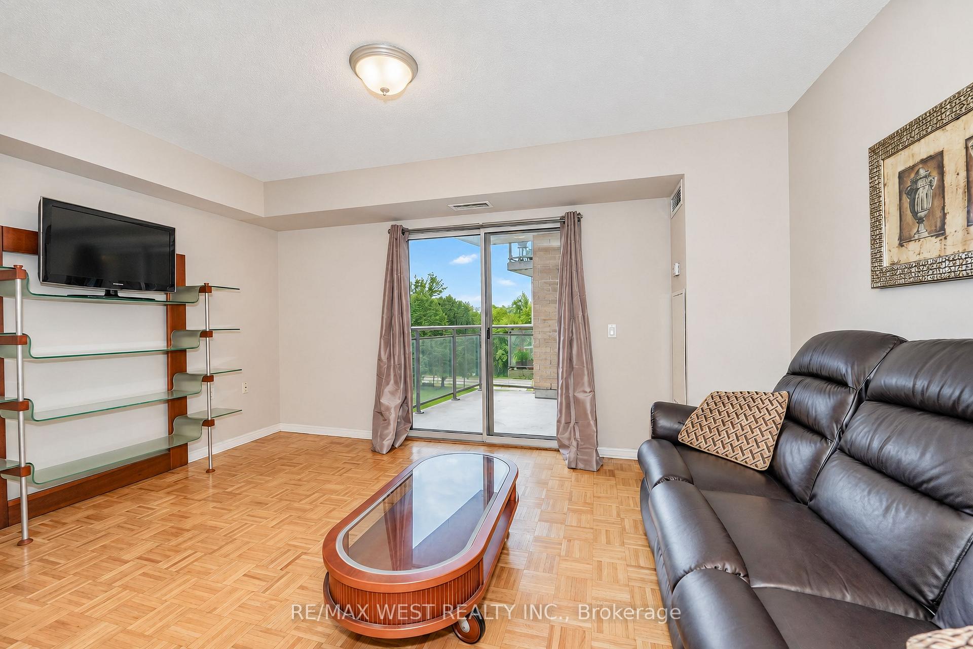 Photo 6 of Unit 322, 2502 Rutherford Road, Vaughan, Maple — HOMEH