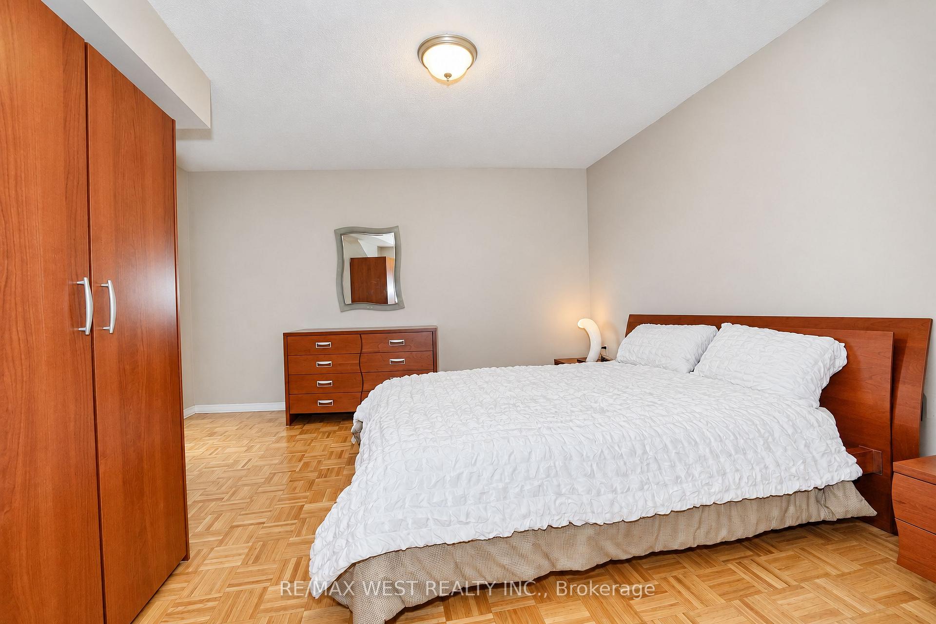 Photo 7 of Unit 322, 2502 Rutherford Road, Vaughan, Maple — HOMEH