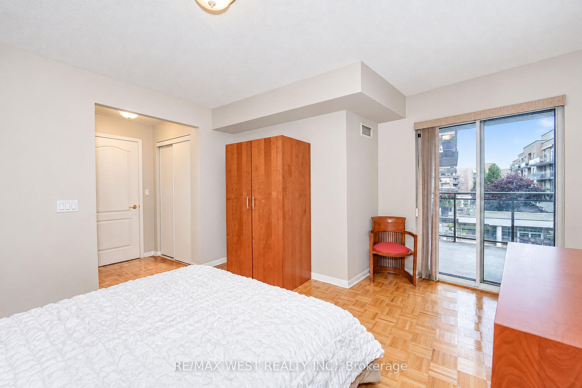Photo 8 of Unit 322, 2502 Rutherford Road, Vaughan, Maple — HOMEH