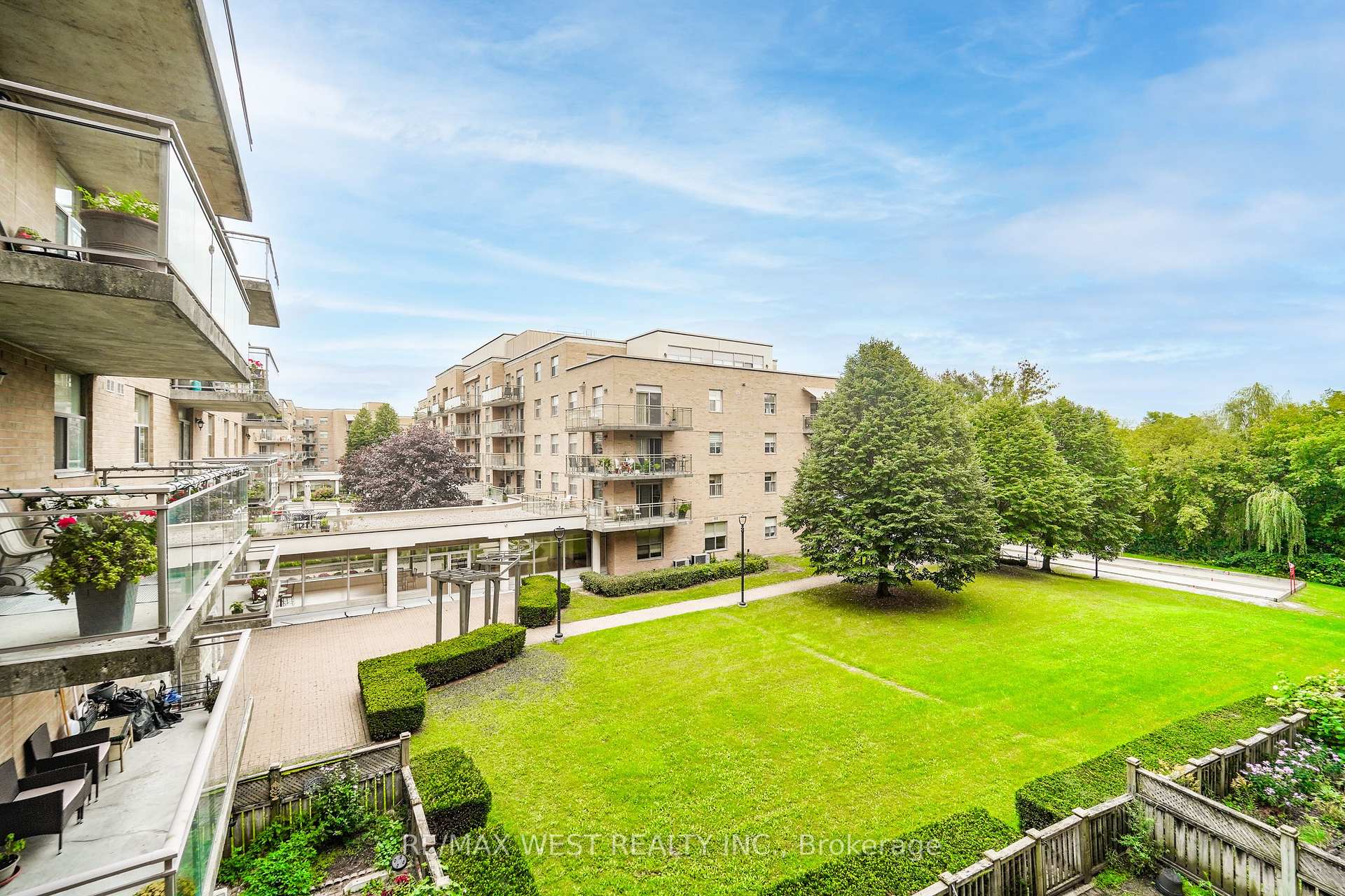 Photo 11 of Unit 322, 2502 Rutherford Road, Vaughan, Maple — HOMEH