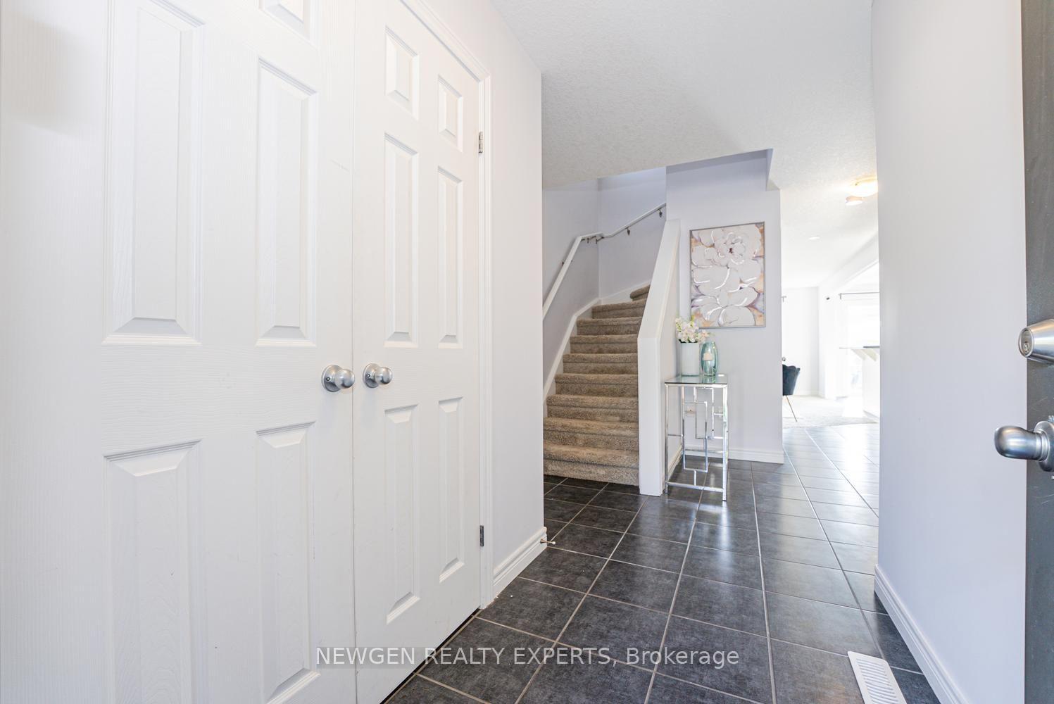 Photo 5 of 2025 Denview Avenue, London, North S — HOMEH
