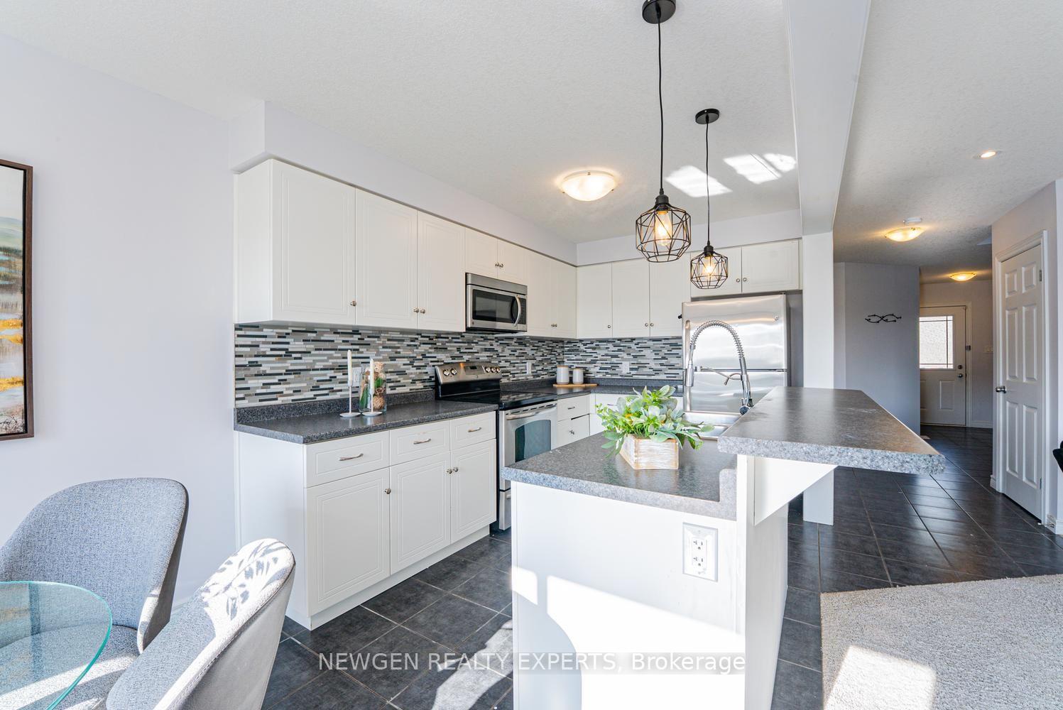 Photo 14 of 2025 Denview Avenue, London, North S — HOMEH