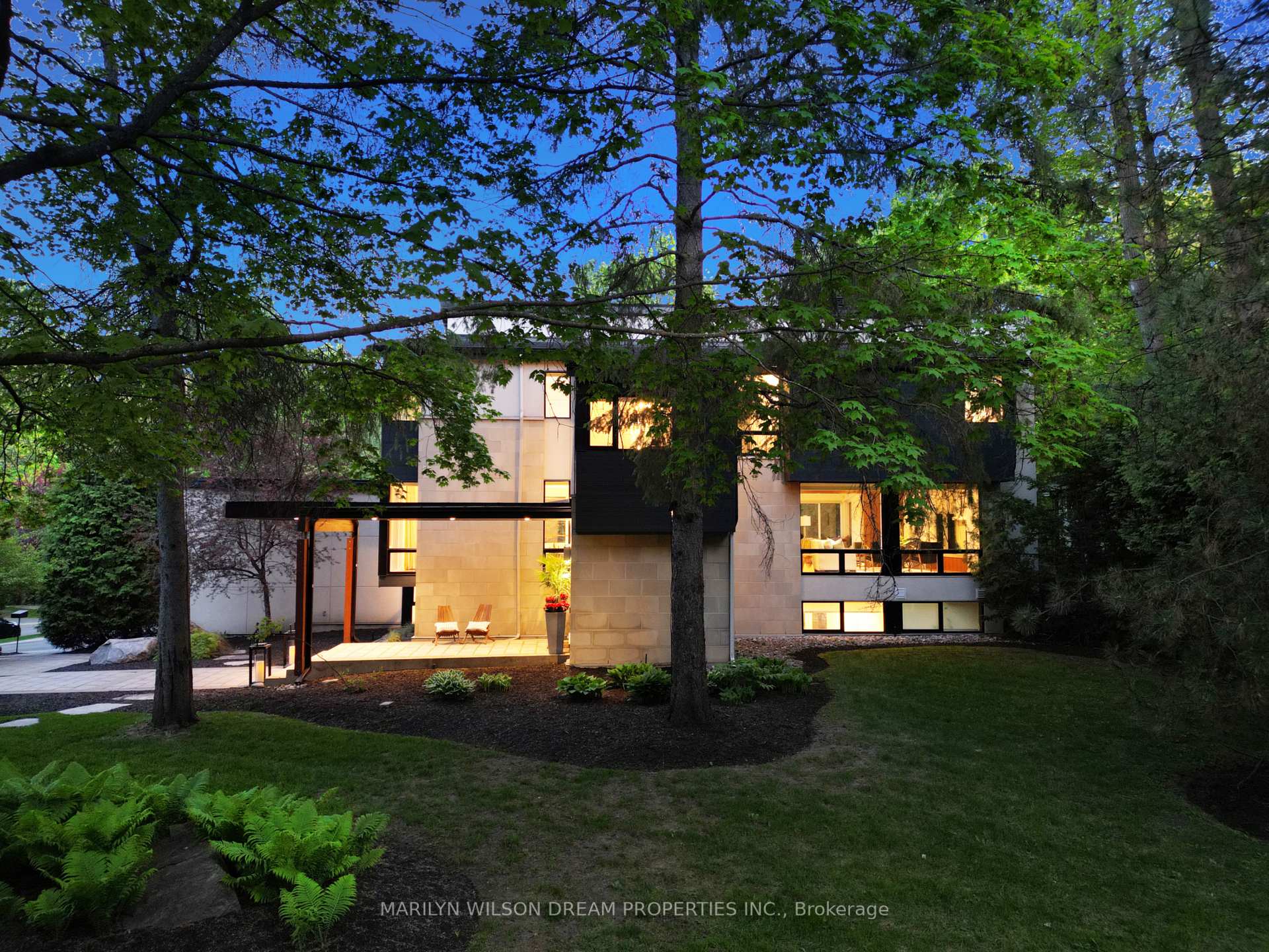 Photo 3 of 10 Burrows Road, Ottawa, Rothwell Heights — HOMEH