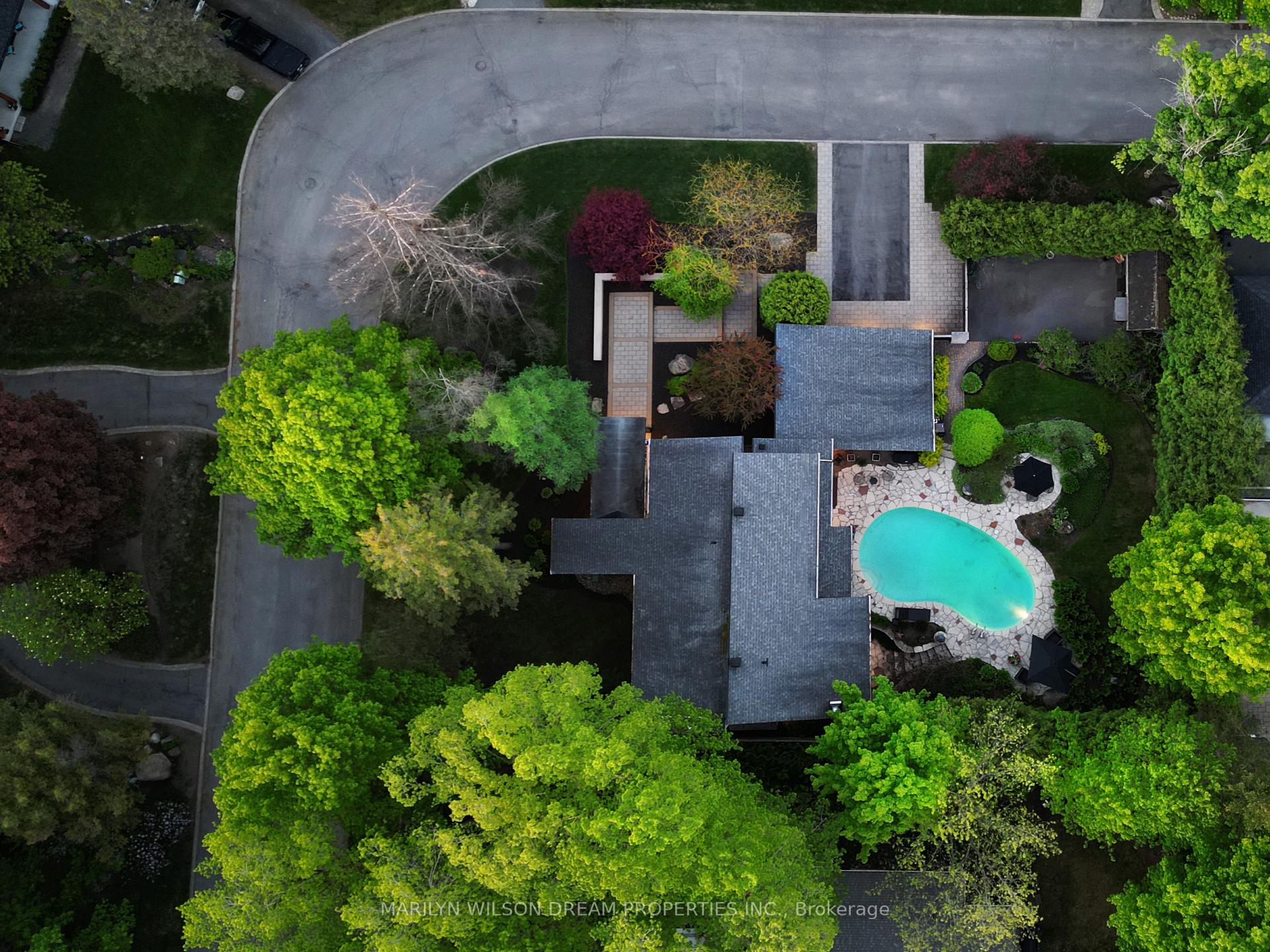 Photo 4 of 10 Burrows Road, Ottawa, Rothwell Heights — HOMEH