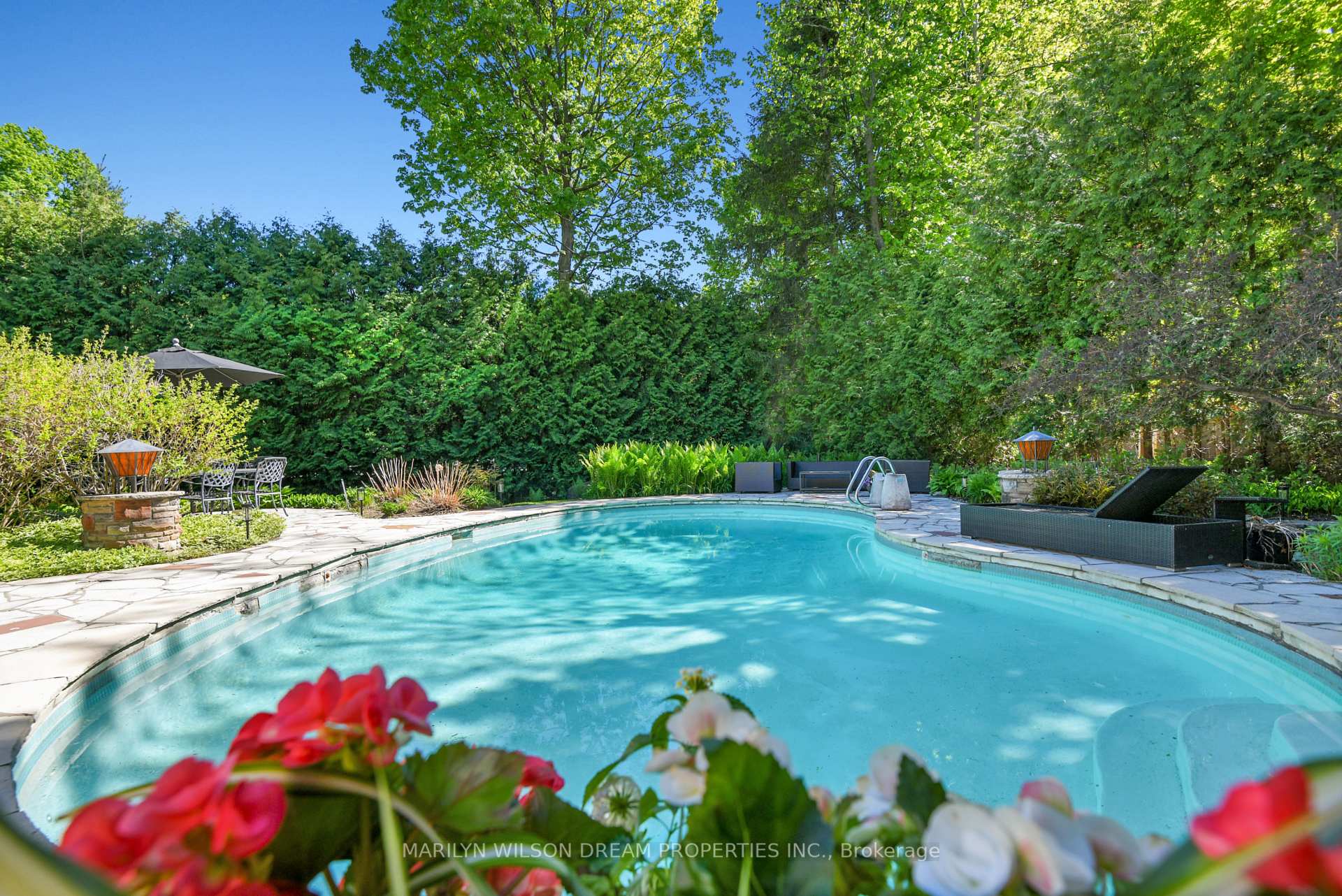 Photo 5 of 10 Burrows Road, Ottawa, Rothwell Heights — HOMEH