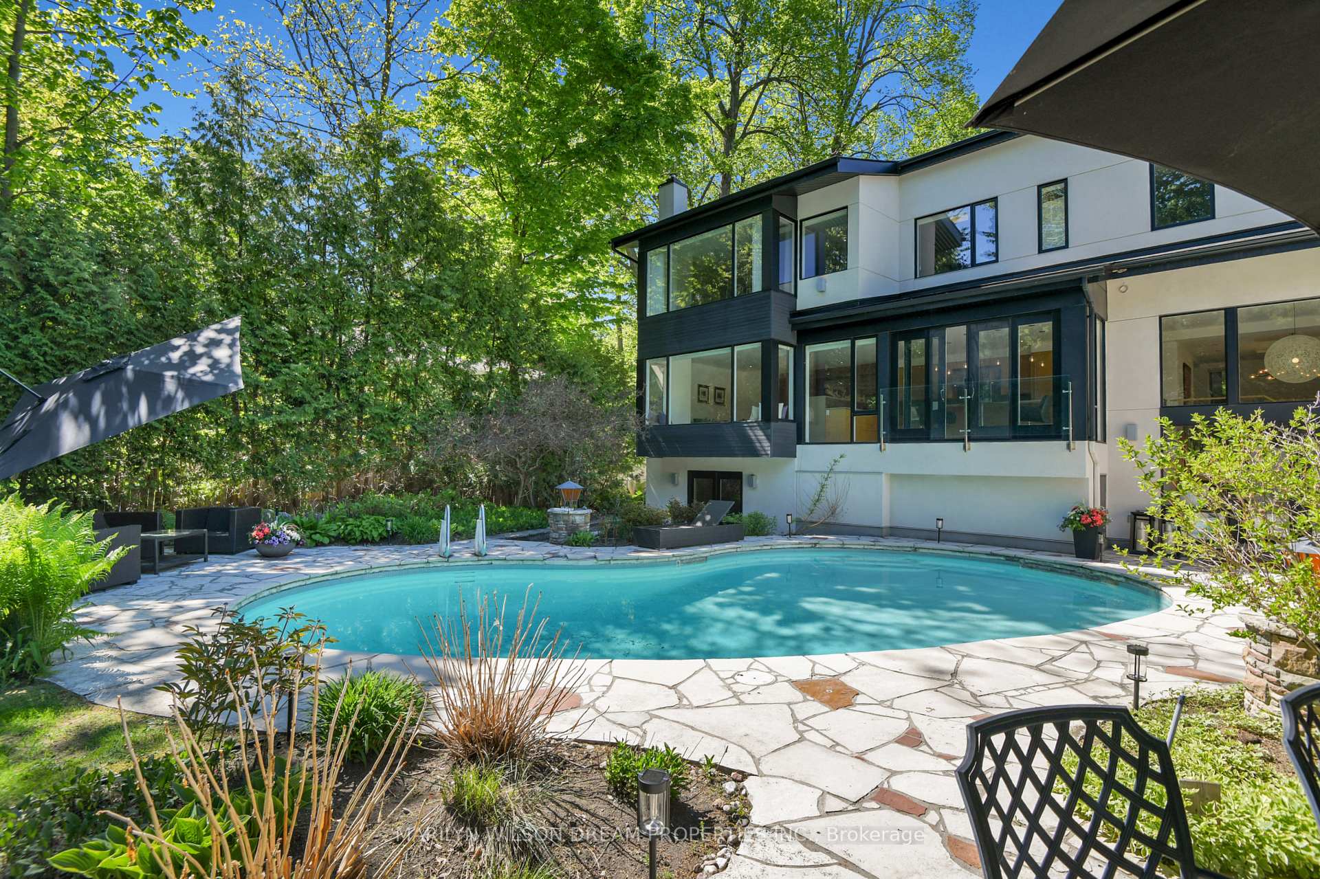 Photo 6 of 10 Burrows Road, Ottawa, Rothwell Heights — HOMEH