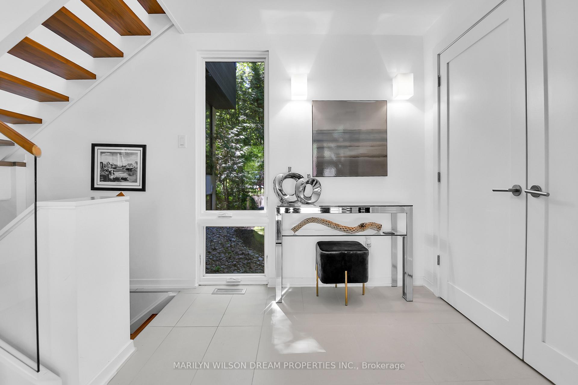 Photo 9 of 10 Burrows Road, Ottawa, Rothwell Heights — HOMEH