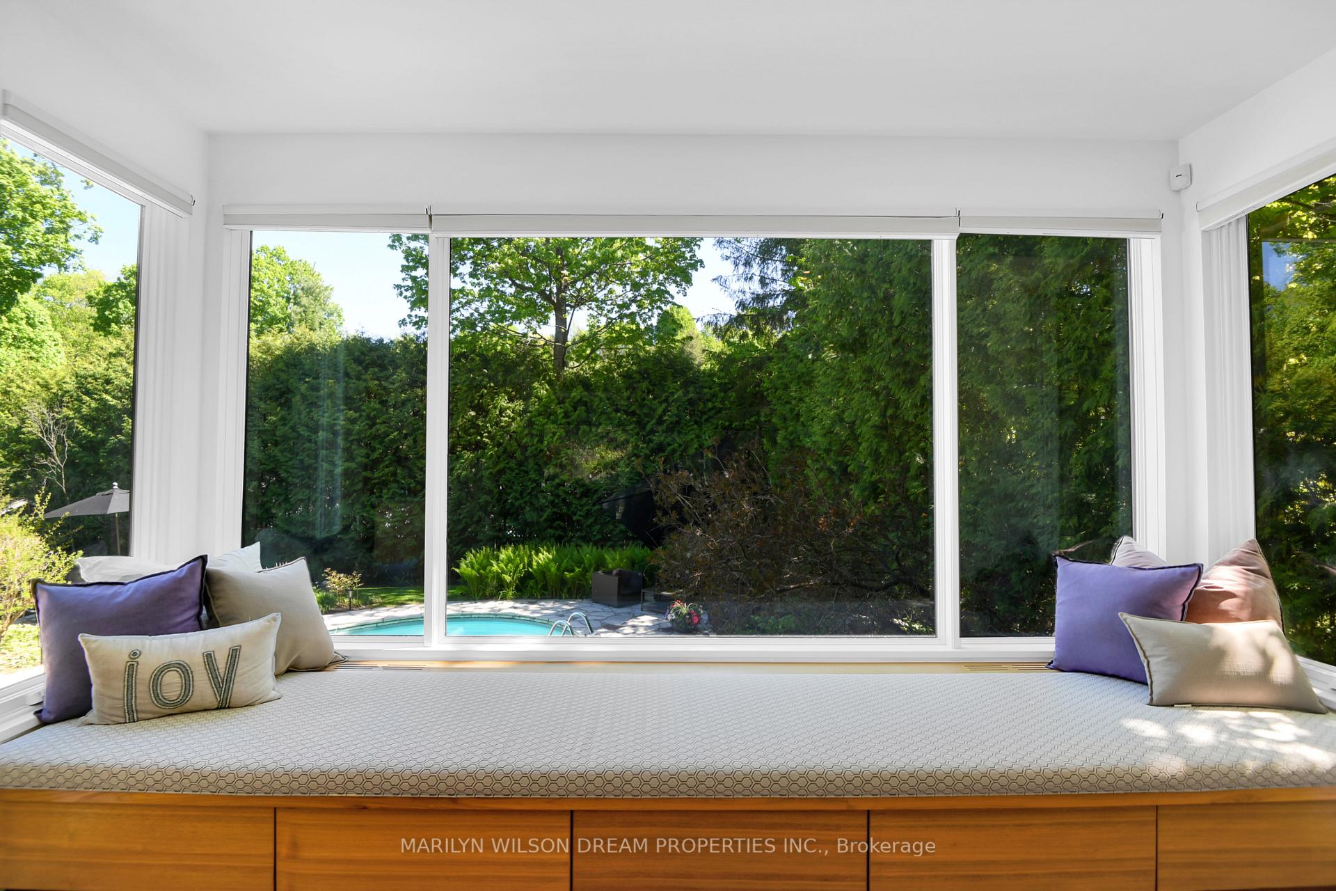 Photo 23 of 10 Burrows Road, Ottawa, Rothwell Heights — HOMEH