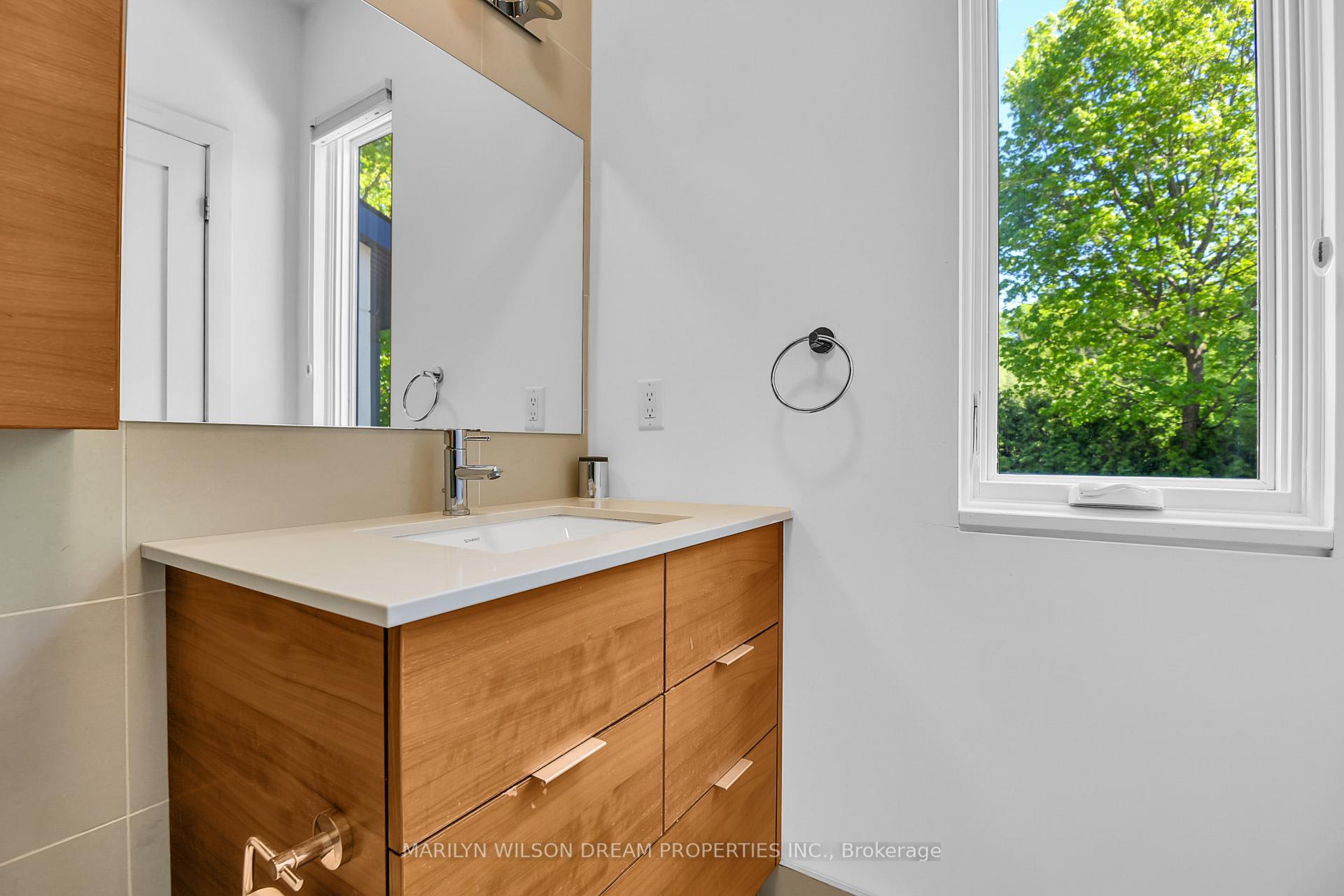 Photo 37 of 10 Burrows Road, Ottawa, Rothwell Heights — HOMEH