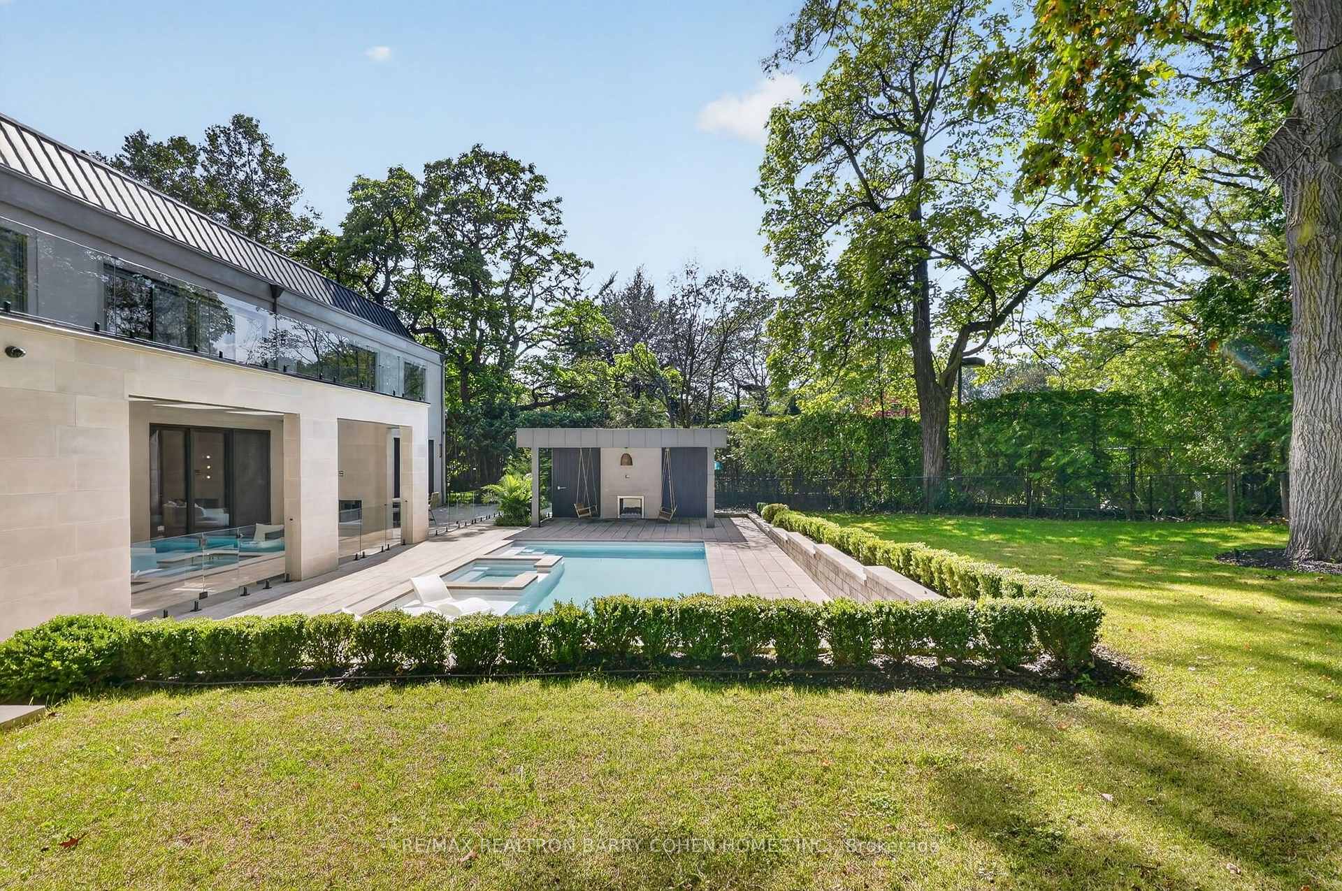 Photo 5 of 90 Arjay Crescent, North York, Bridle Path-Sunnybrook-York Mills — HOMEH