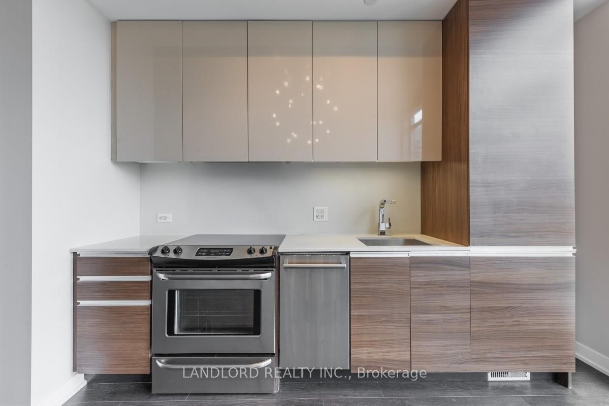 Photo 2 of Unit 607, 8 Gladstone Avenue, Toronto, Little Portugal — HOMEH