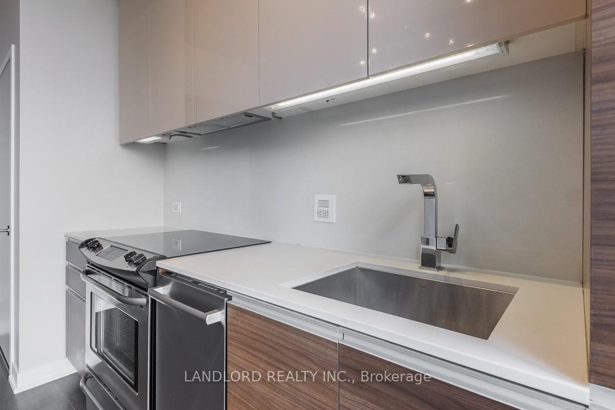 Photo 3 of Unit 607, 8 Gladstone Avenue, Toronto, Little Portugal — HOMEH