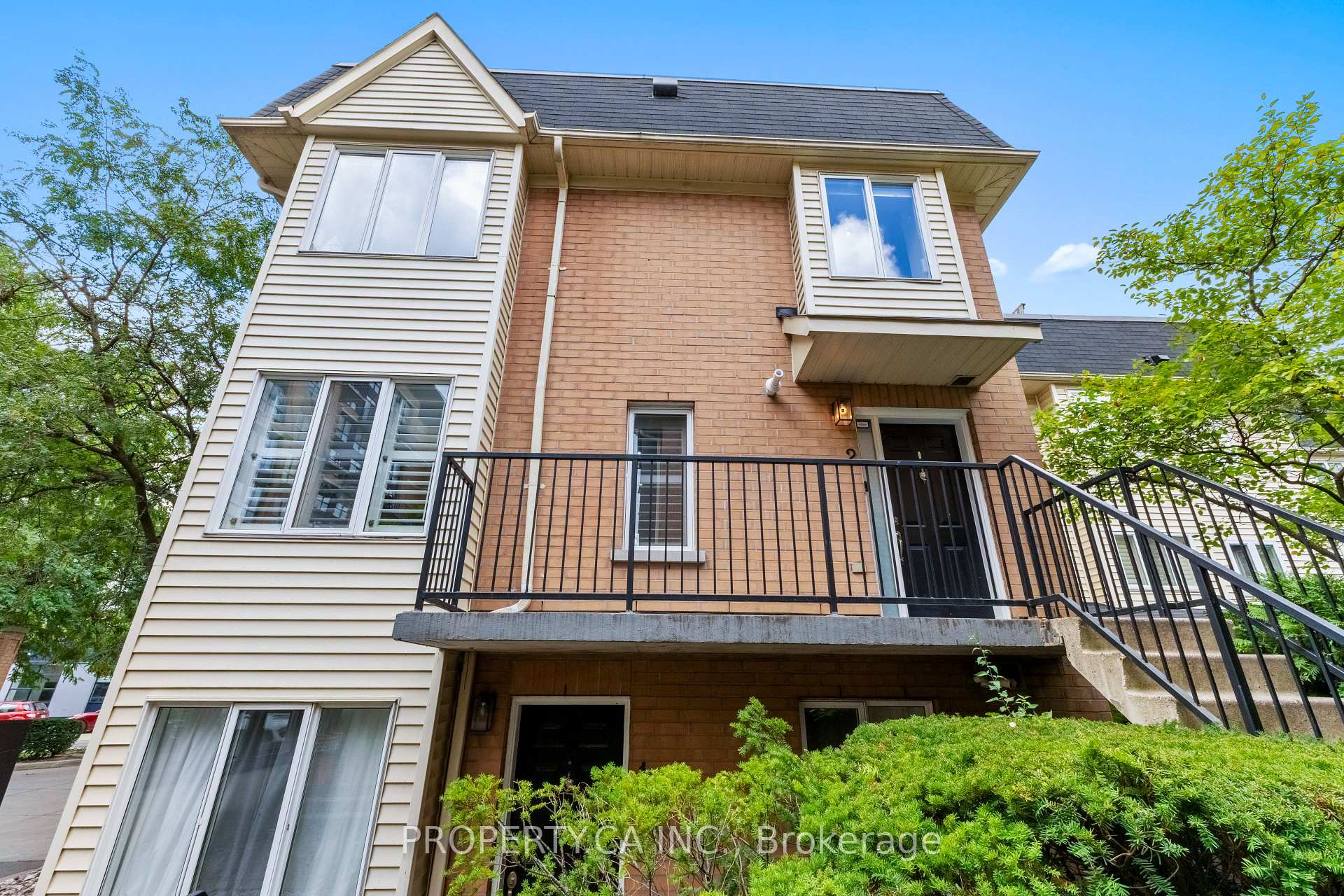 Photo 2 of Unit Th2, 208 Niagara Street, Toronto, Niagara — HOMEH