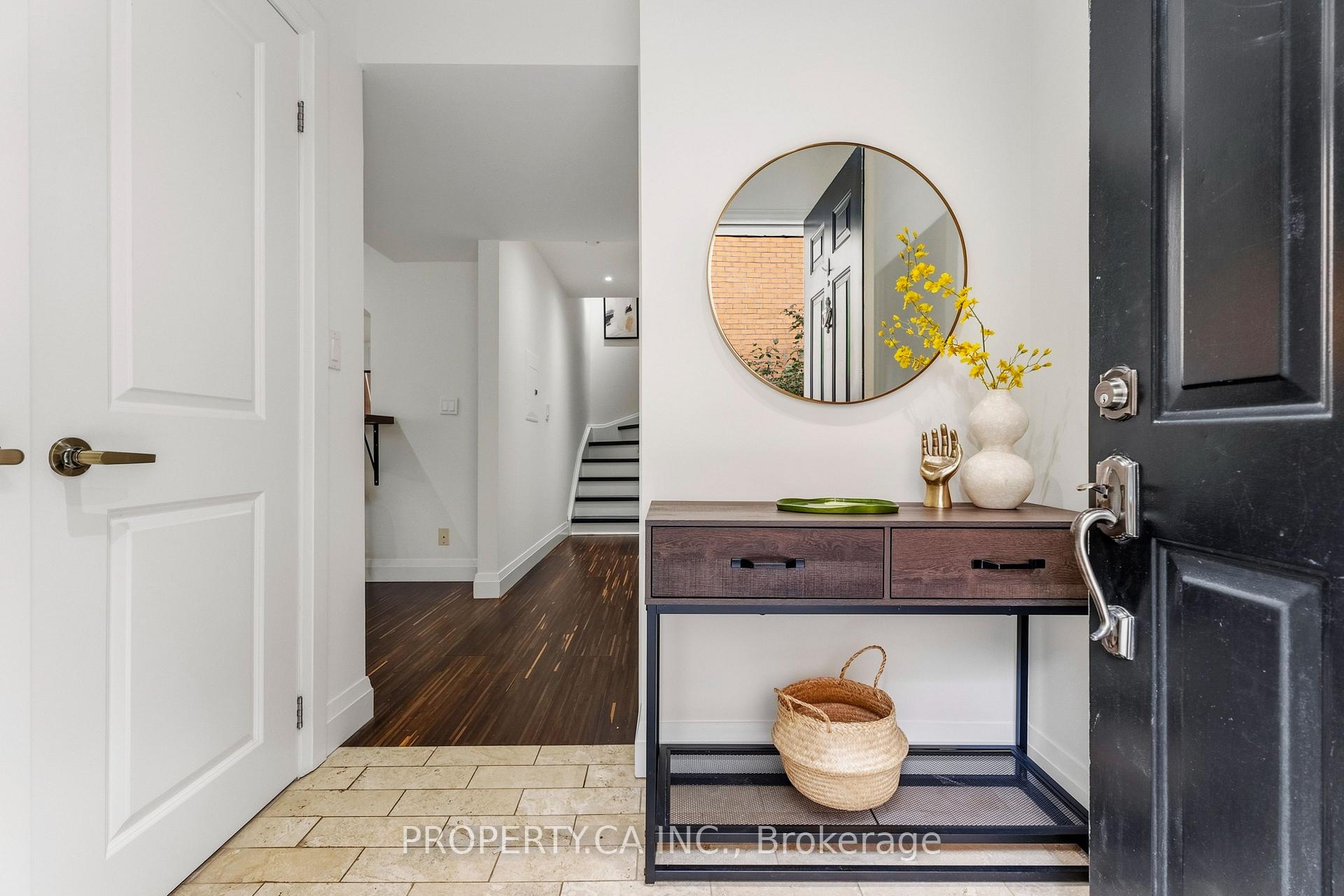 Photo 3 of Unit Th2, 208 Niagara Street, Toronto, Niagara — HOMEH