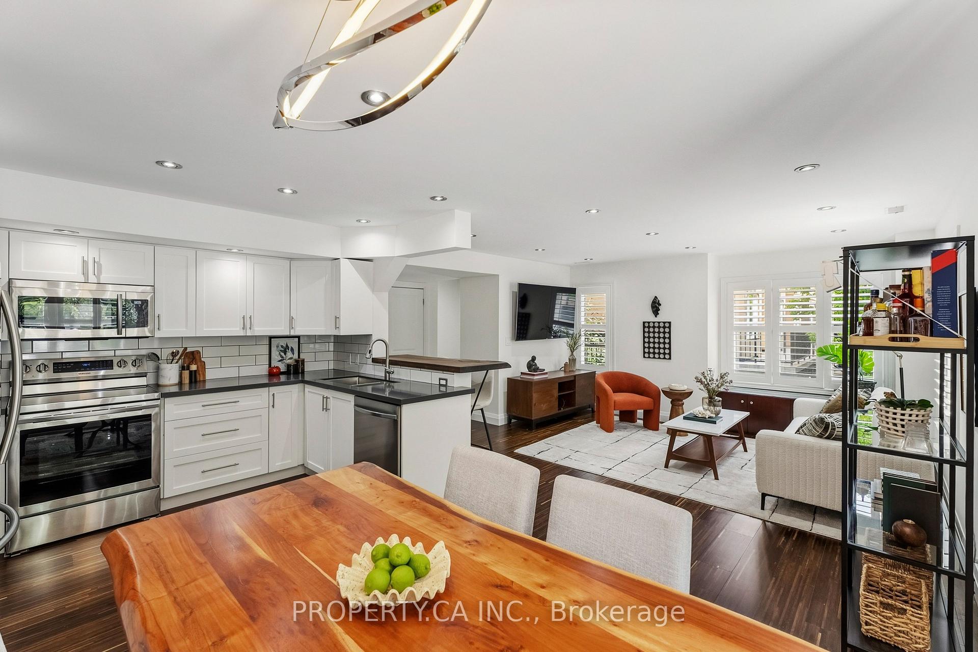 Photo 12 of Unit Th2, 208 Niagara Street, Toronto, Niagara — HOMEH