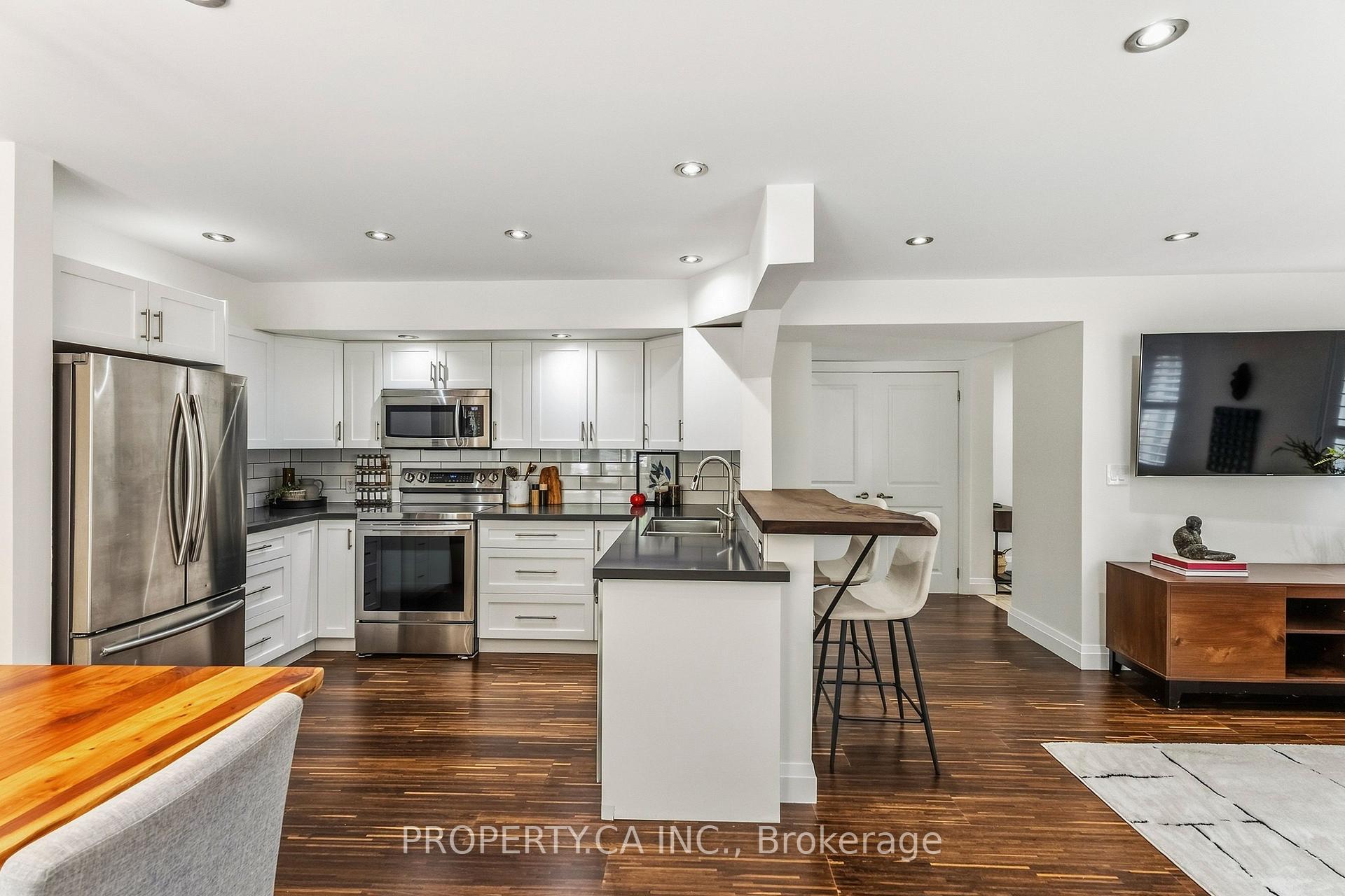 Photo 14 of Unit Th2, 208 Niagara Street, Toronto, Niagara — HOMEH
