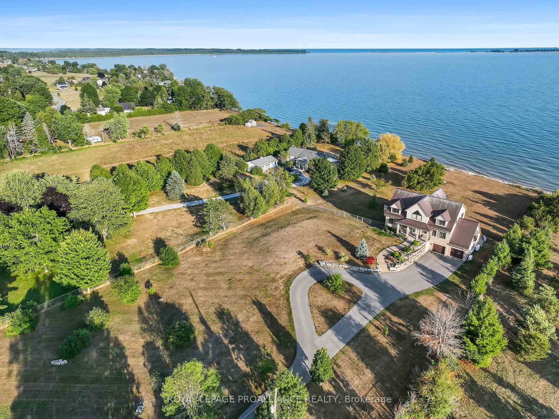 Photo of 263 Lakeshore Road