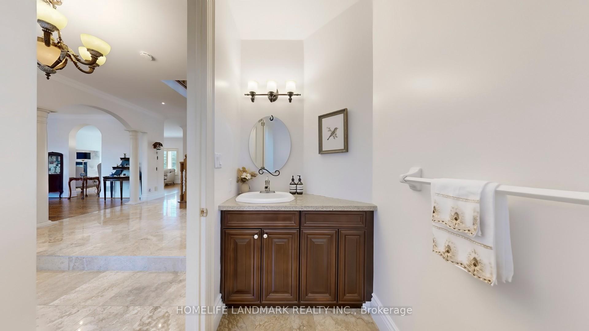Photo 7 of 90 Offord Crescent, Aurora, Bayview Southeast — HOMEH