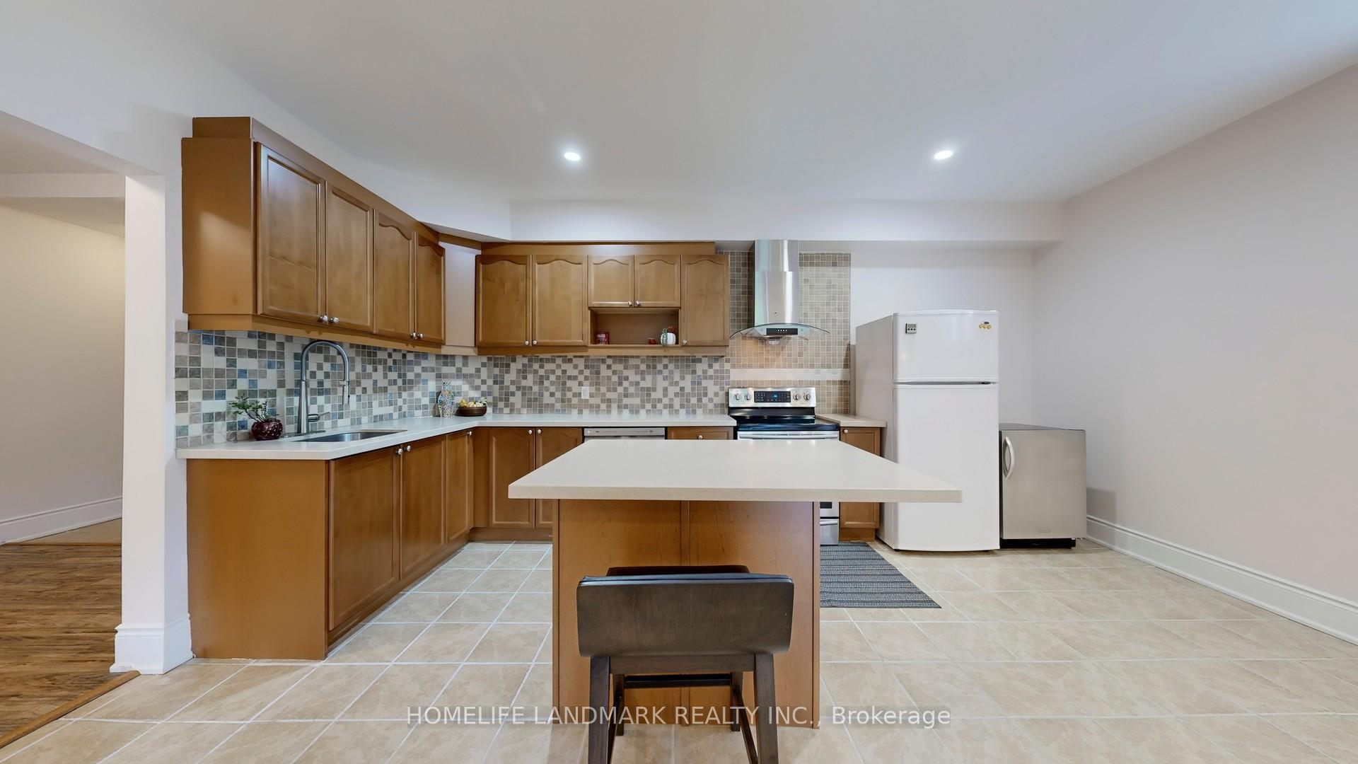 Photo 35 of 90 Offord Crescent, Aurora, Bayview Southeast — HOMEH
