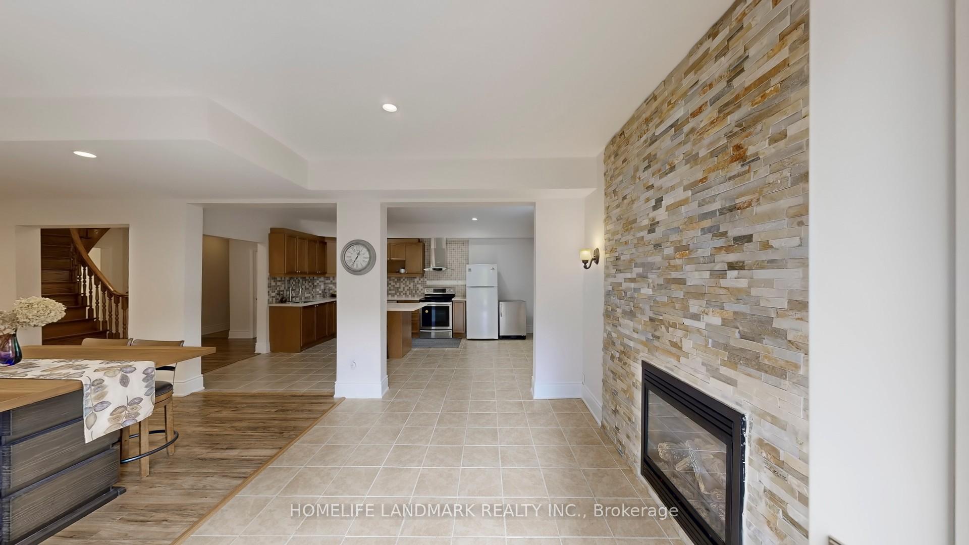 Photo 38 of 90 Offord Crescent, Aurora, Bayview Southeast — HOMEH