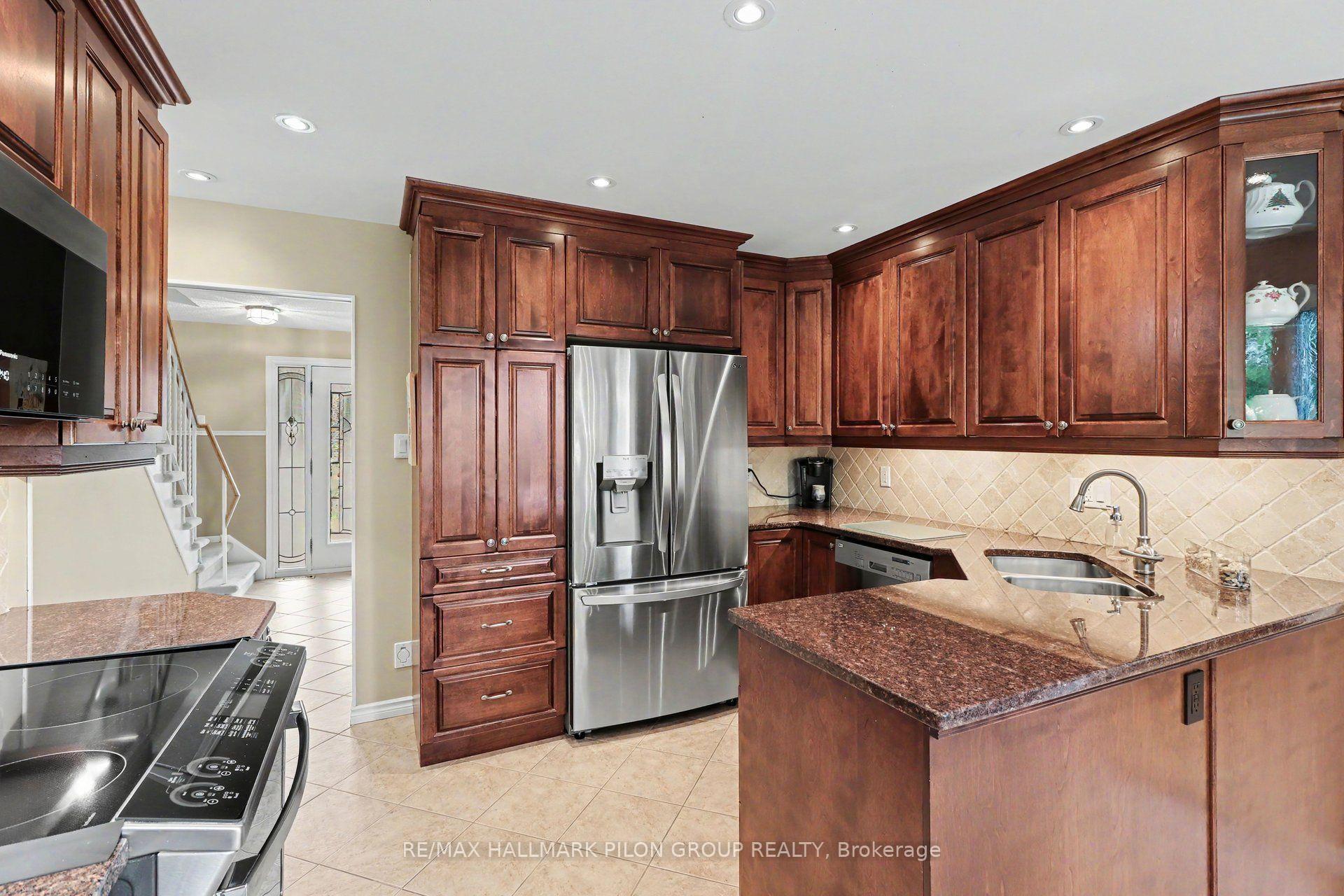 Photo 3 of 1797 Vigneault Street, Ottawa, Chateauneuf — HOMEH