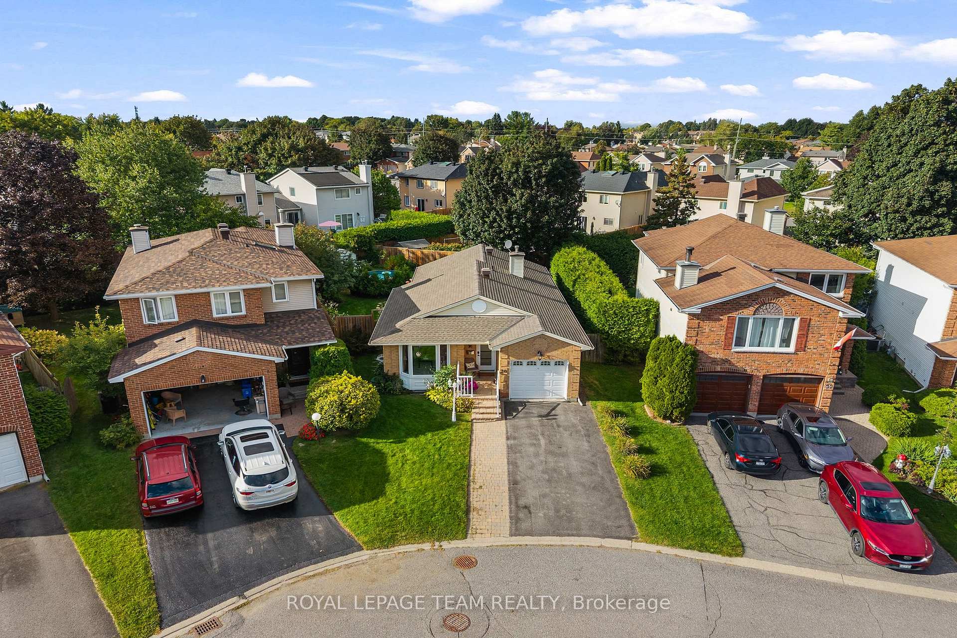 Photo 2 of 20 Pickwick Drive, Ottawa, Barrhaven - Cedargrove/Fraserdale — HOMEH