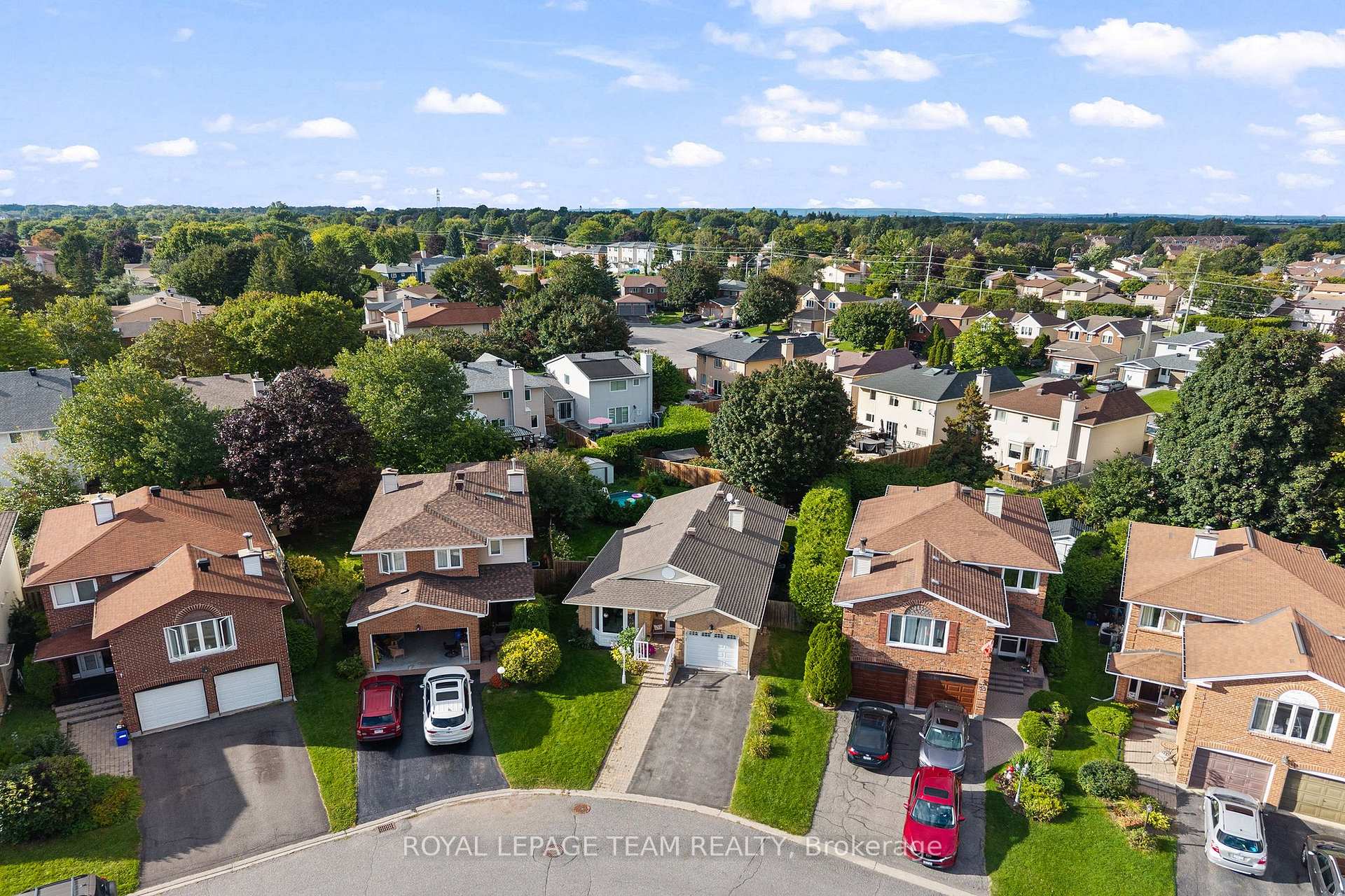 Photo 3 of 20 Pickwick Drive, Ottawa, Barrhaven - Cedargrove/Fraserdale — HOMEH