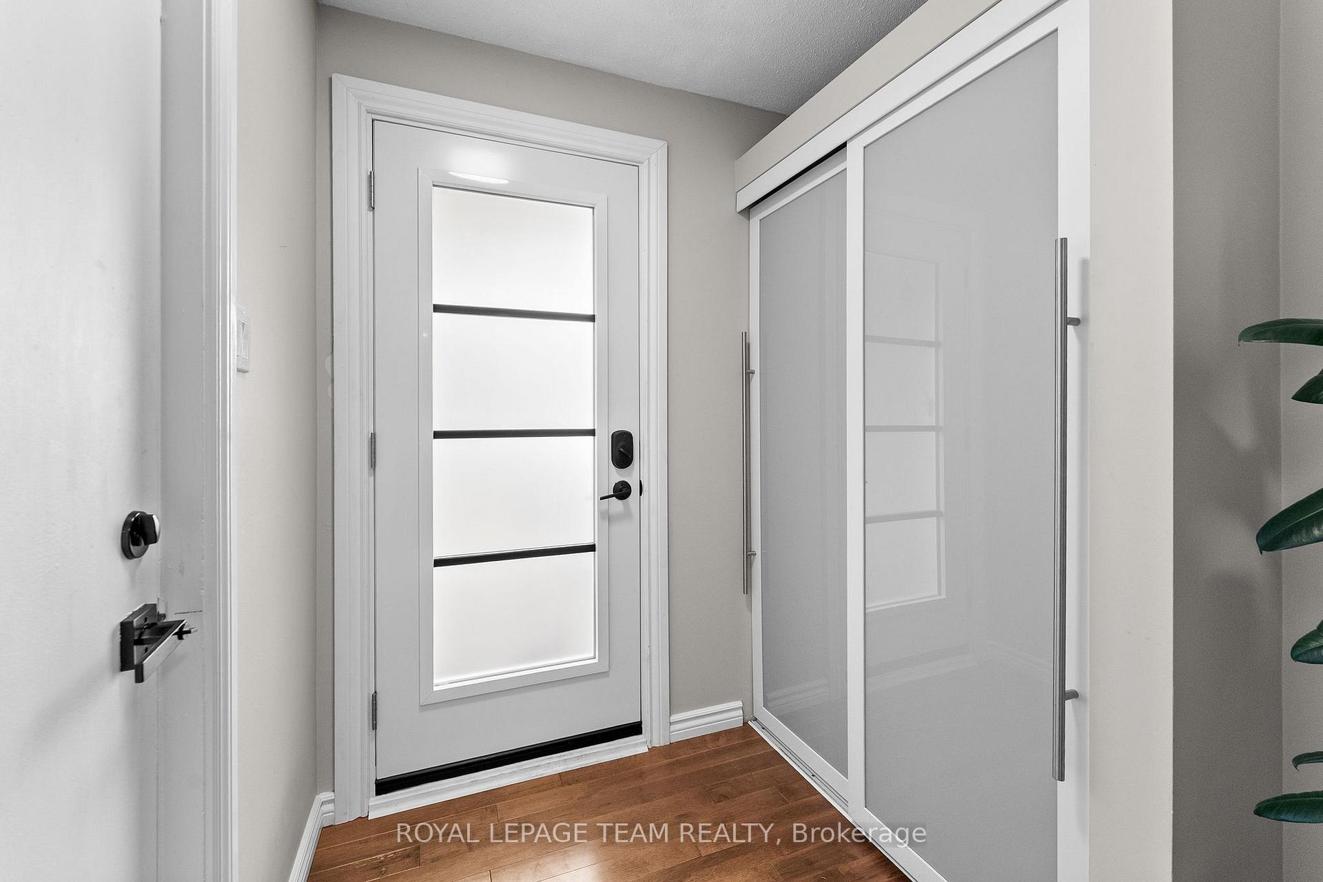 Photo 4 of 20 Pickwick Drive, Ottawa, Barrhaven - Cedargrove/Fraserdale — HOMEH