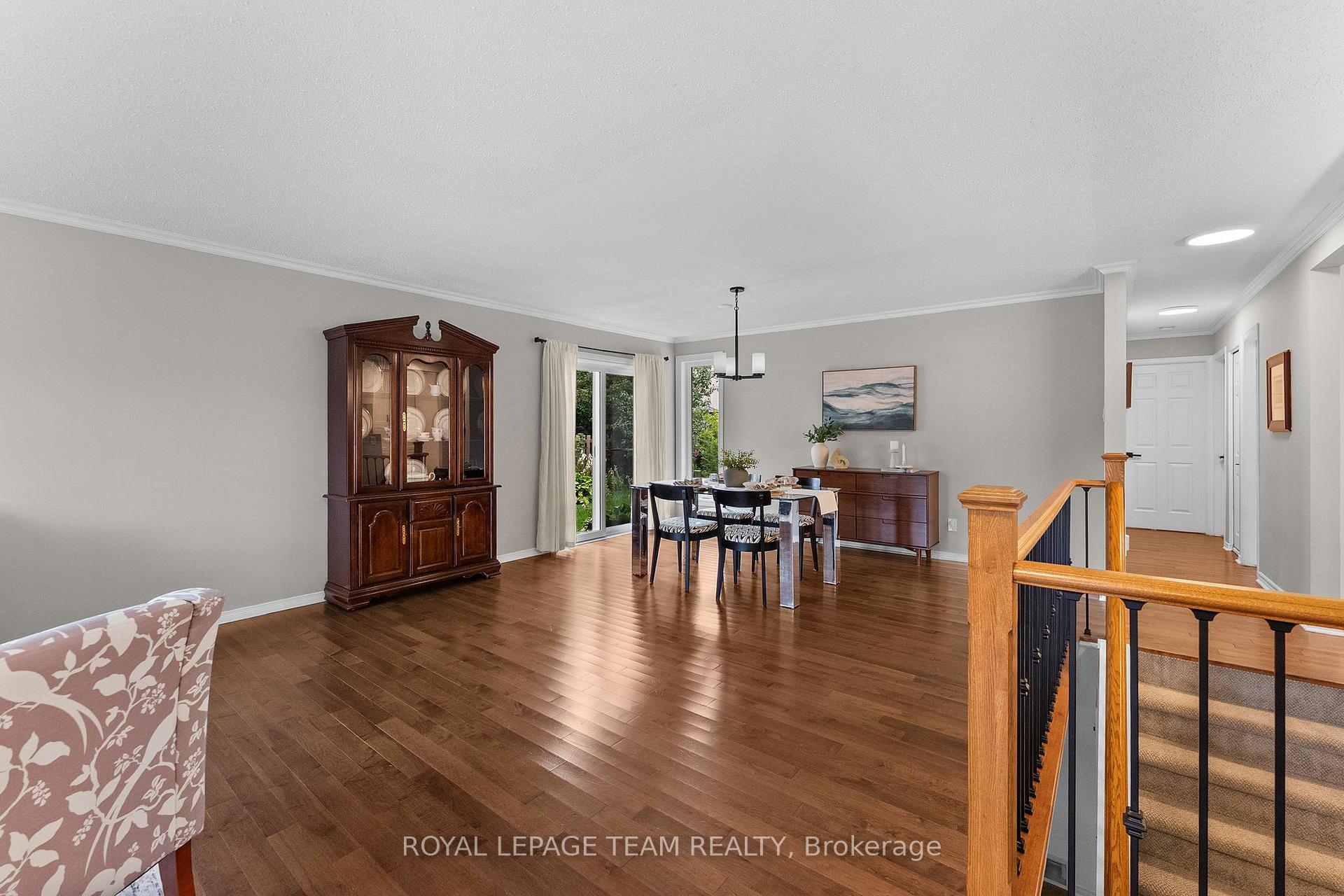 Photo 6 of 20 Pickwick Drive, Ottawa, Barrhaven - Cedargrove/Fraserdale — HOMEH