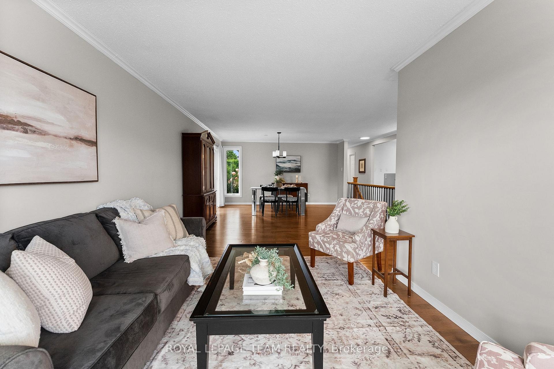 Photo 8 of 20 Pickwick Drive, Ottawa, Barrhaven - Cedargrove/Fraserdale — HOMEH