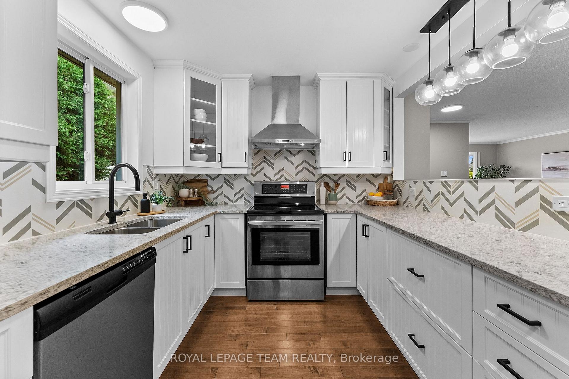 Photo 14 of 20 Pickwick Drive, Ottawa, Barrhaven - Cedargrove/Fraserdale — HOMEH