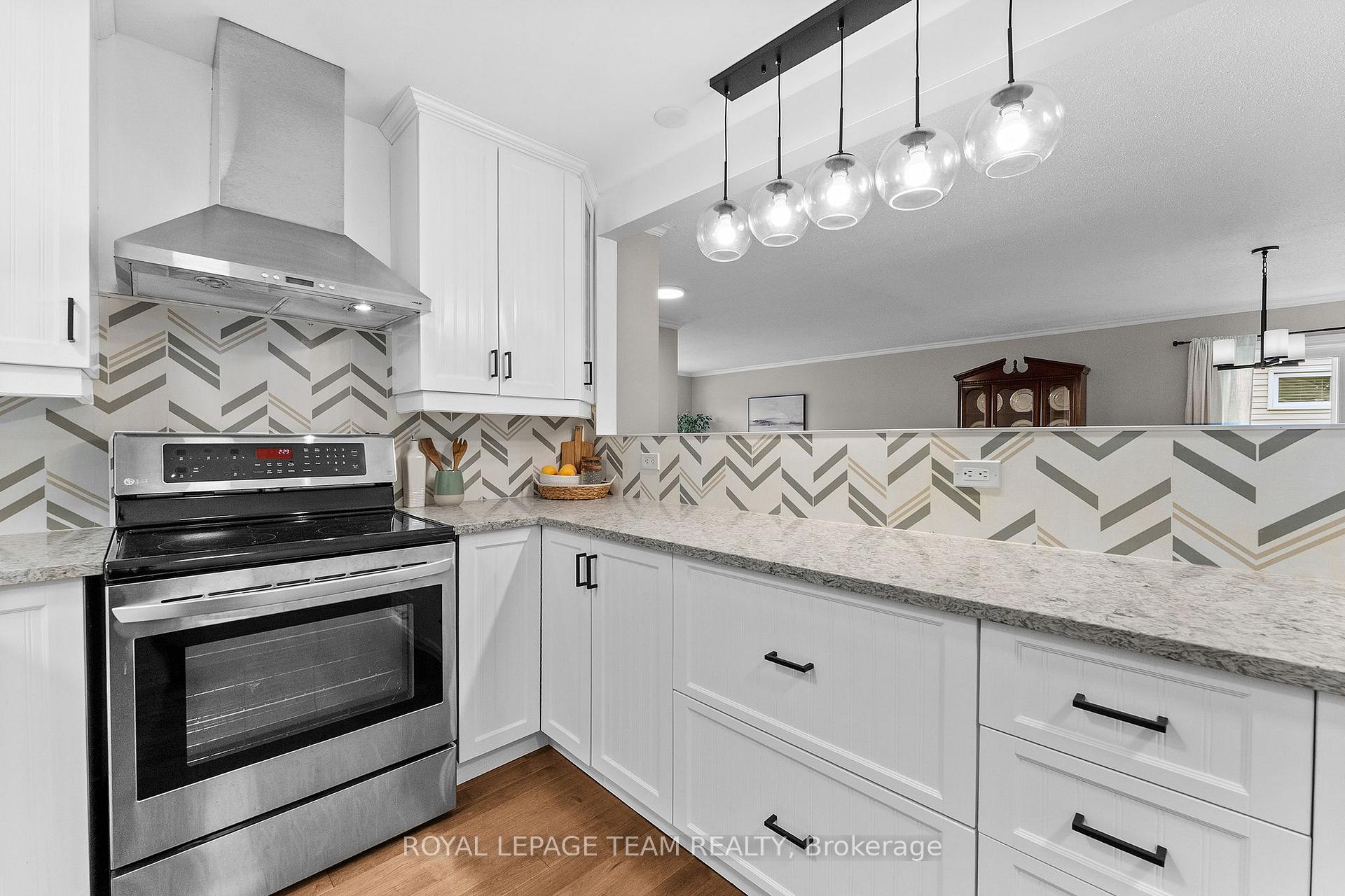 Photo 16 of 20 Pickwick Drive, Ottawa, Barrhaven - Cedargrove/Fraserdale — HOMEH