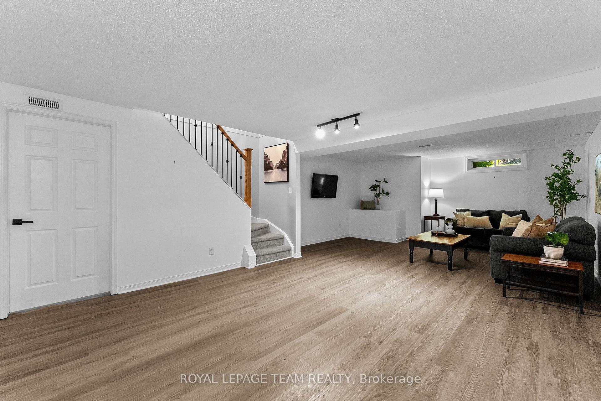 Photo 28 of 20 Pickwick Drive, Ottawa, Barrhaven - Cedargrove/Fraserdale — HOMEH
